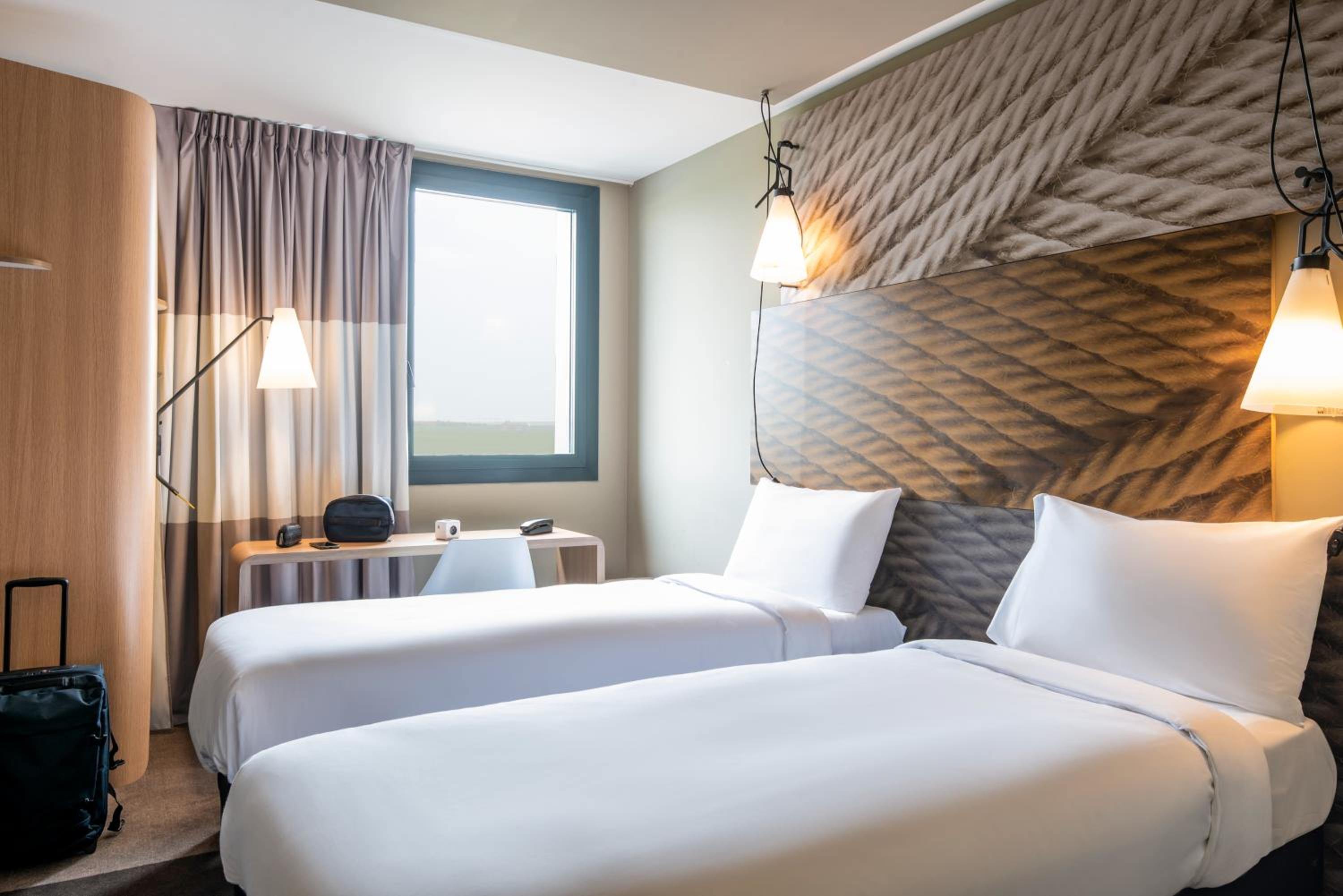 Standard Twin Room - Photo 3