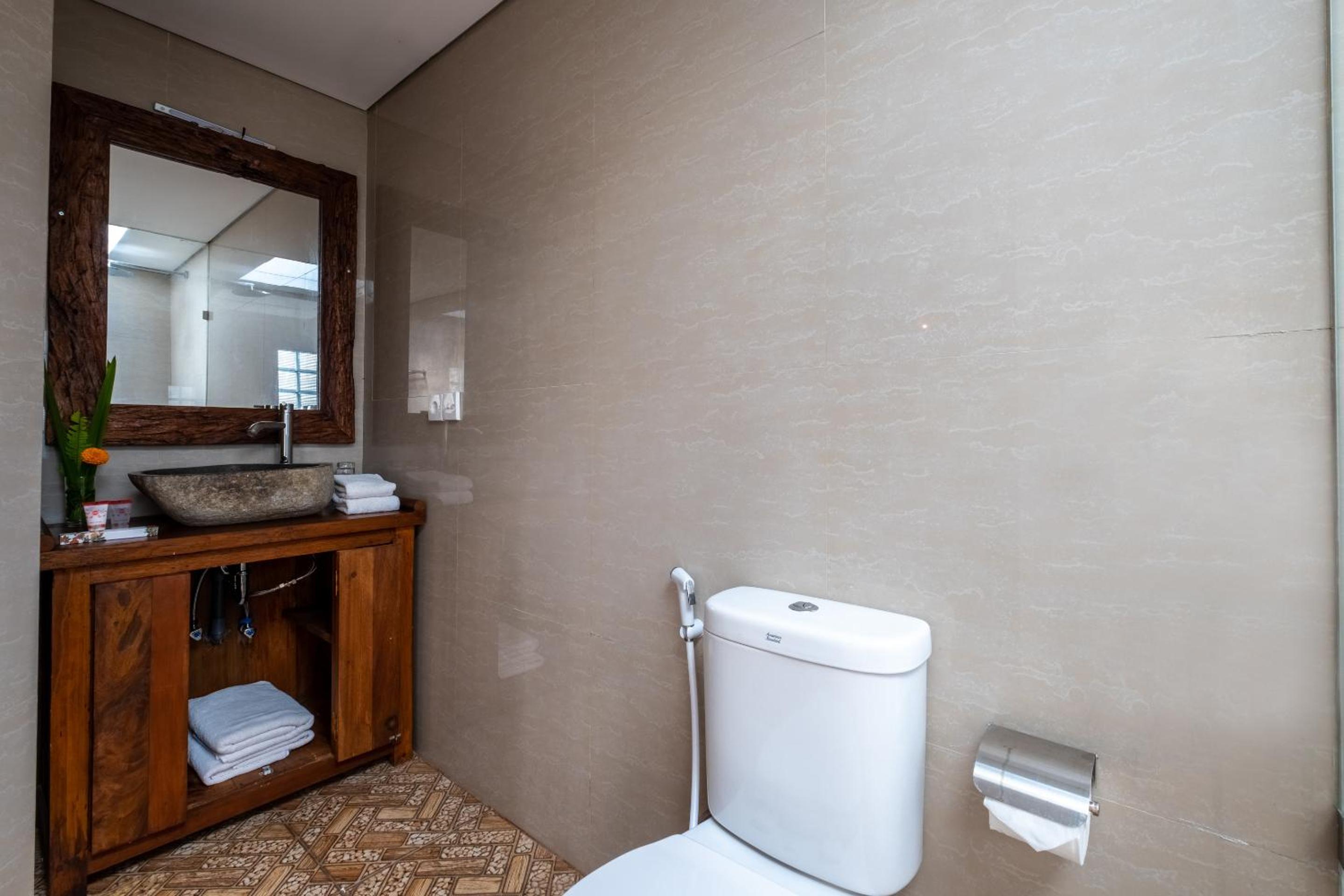 Deluxe Room with Pool View - Photo 15