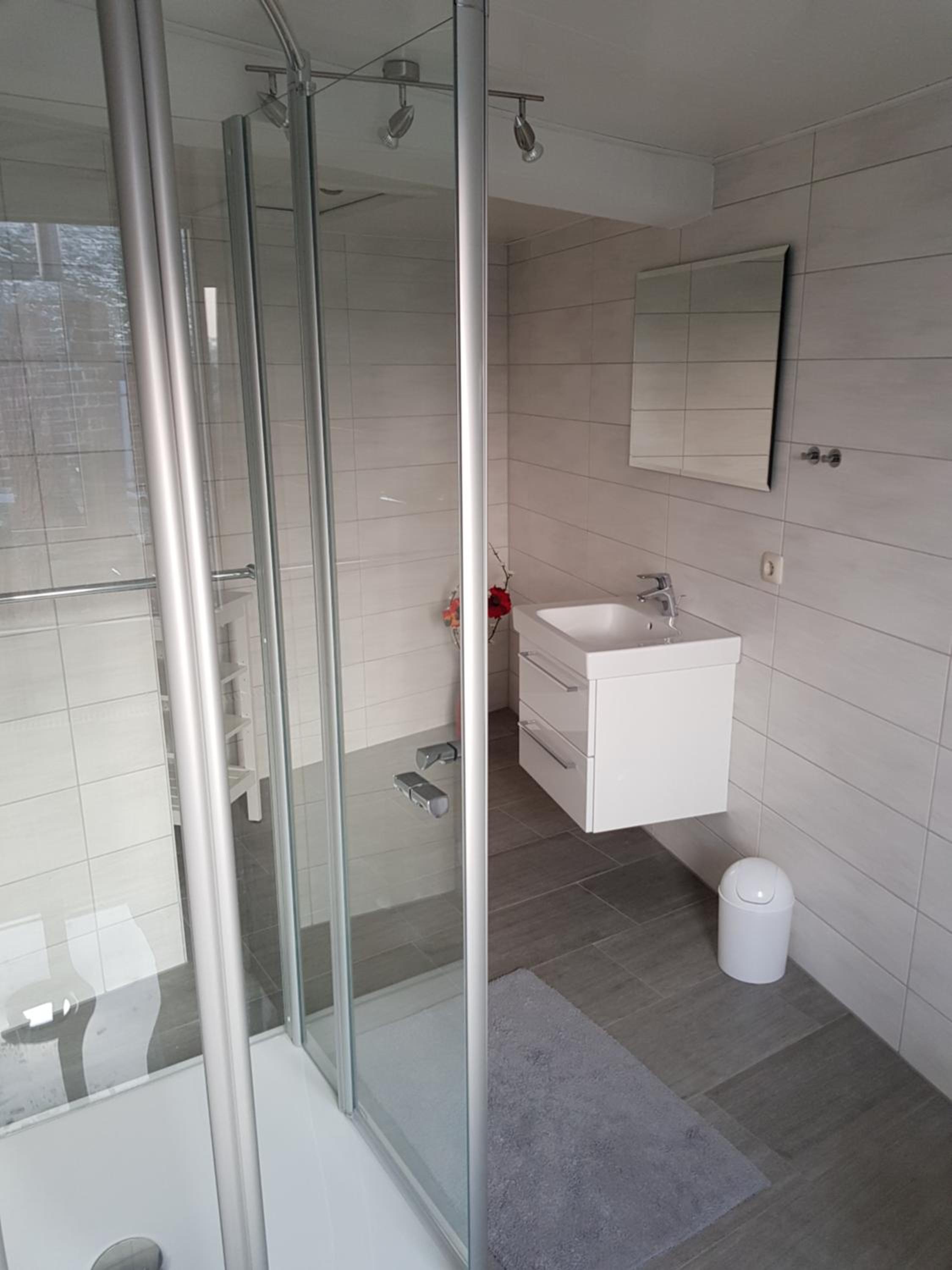 Twin Room with Shared Bathroom photo 2