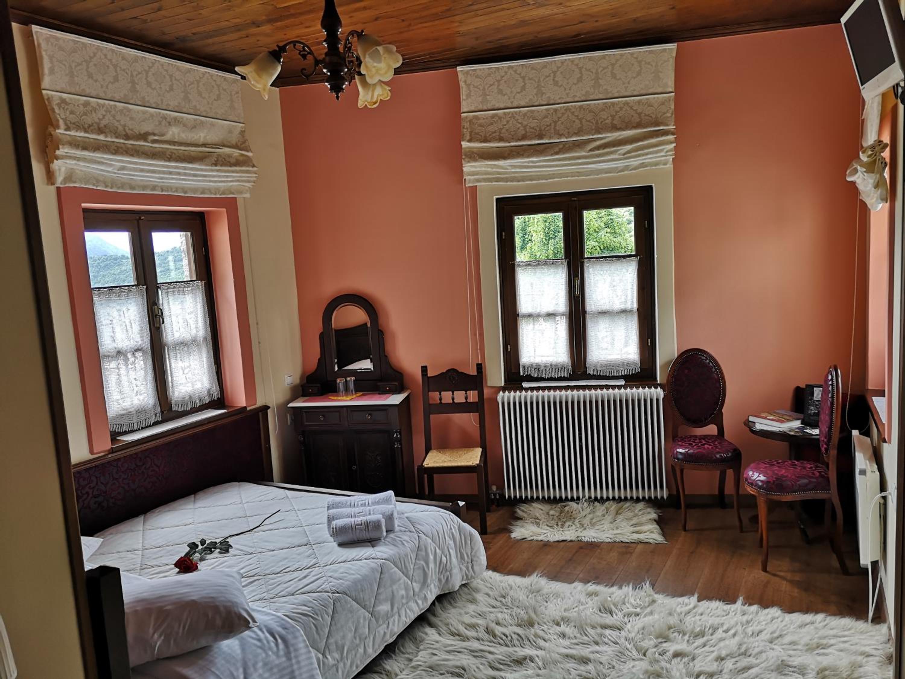 Double Room - Photo 5