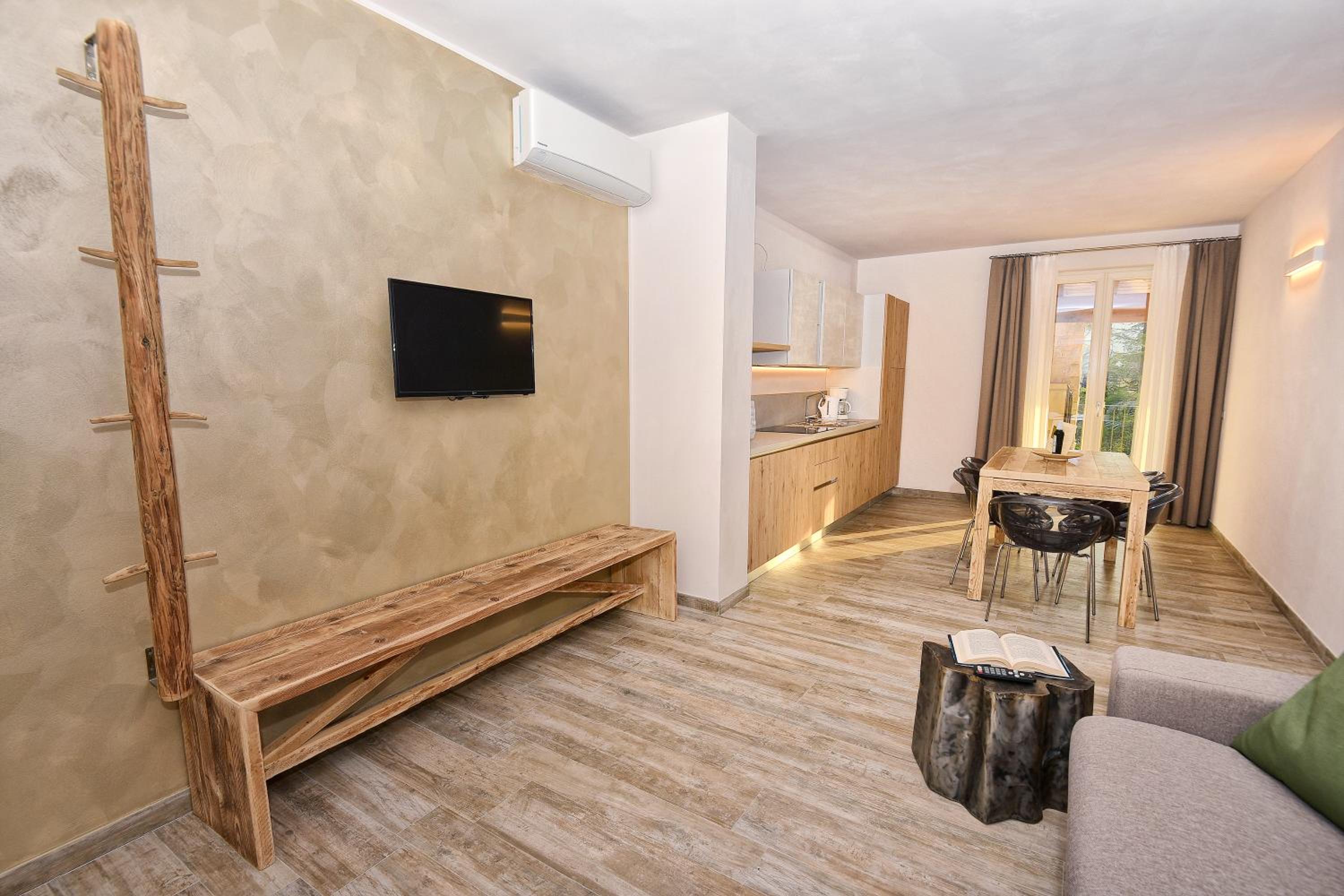 Apartment with Balcony photo 1