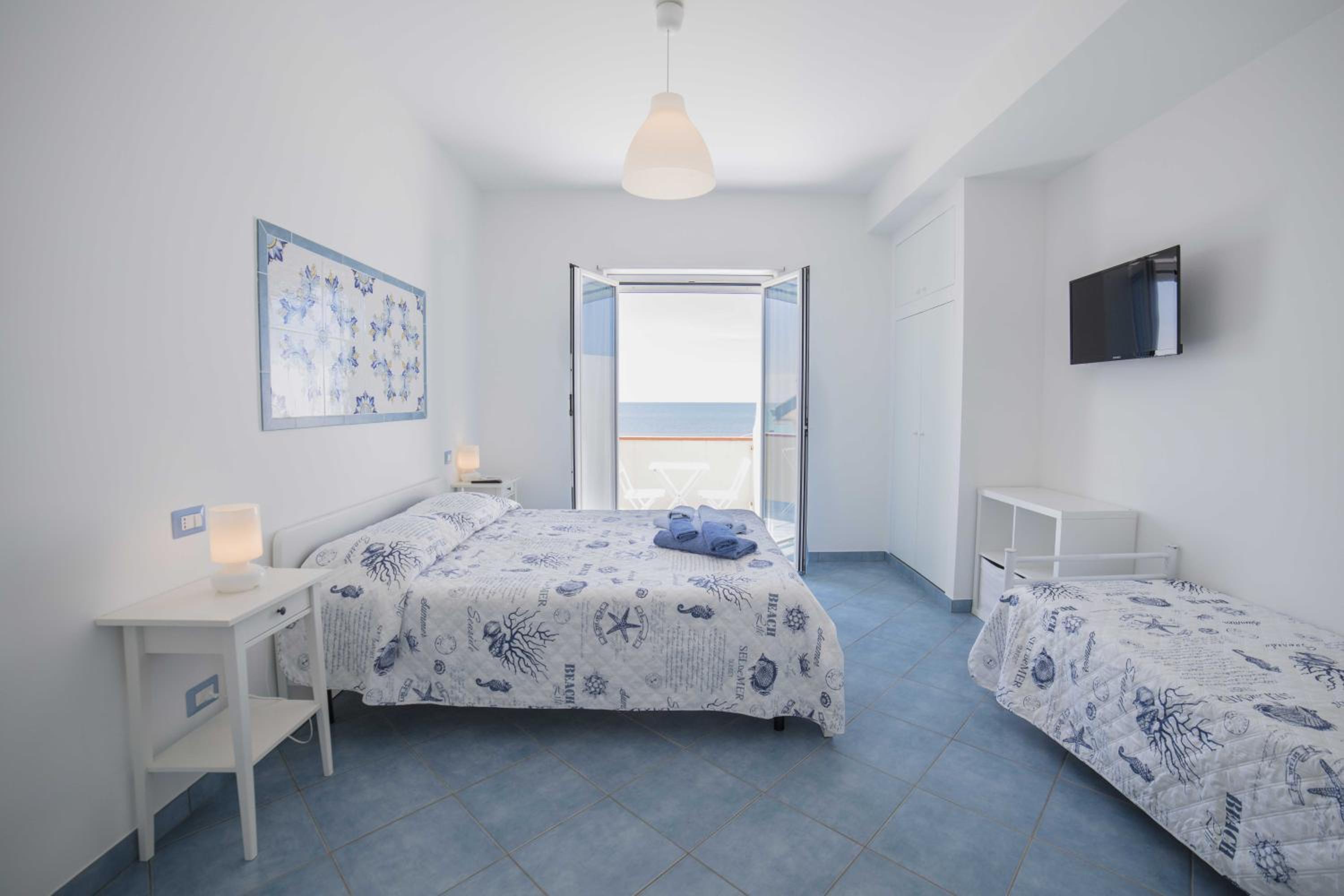 Deluxe Double Room with Sea View - Photo 6