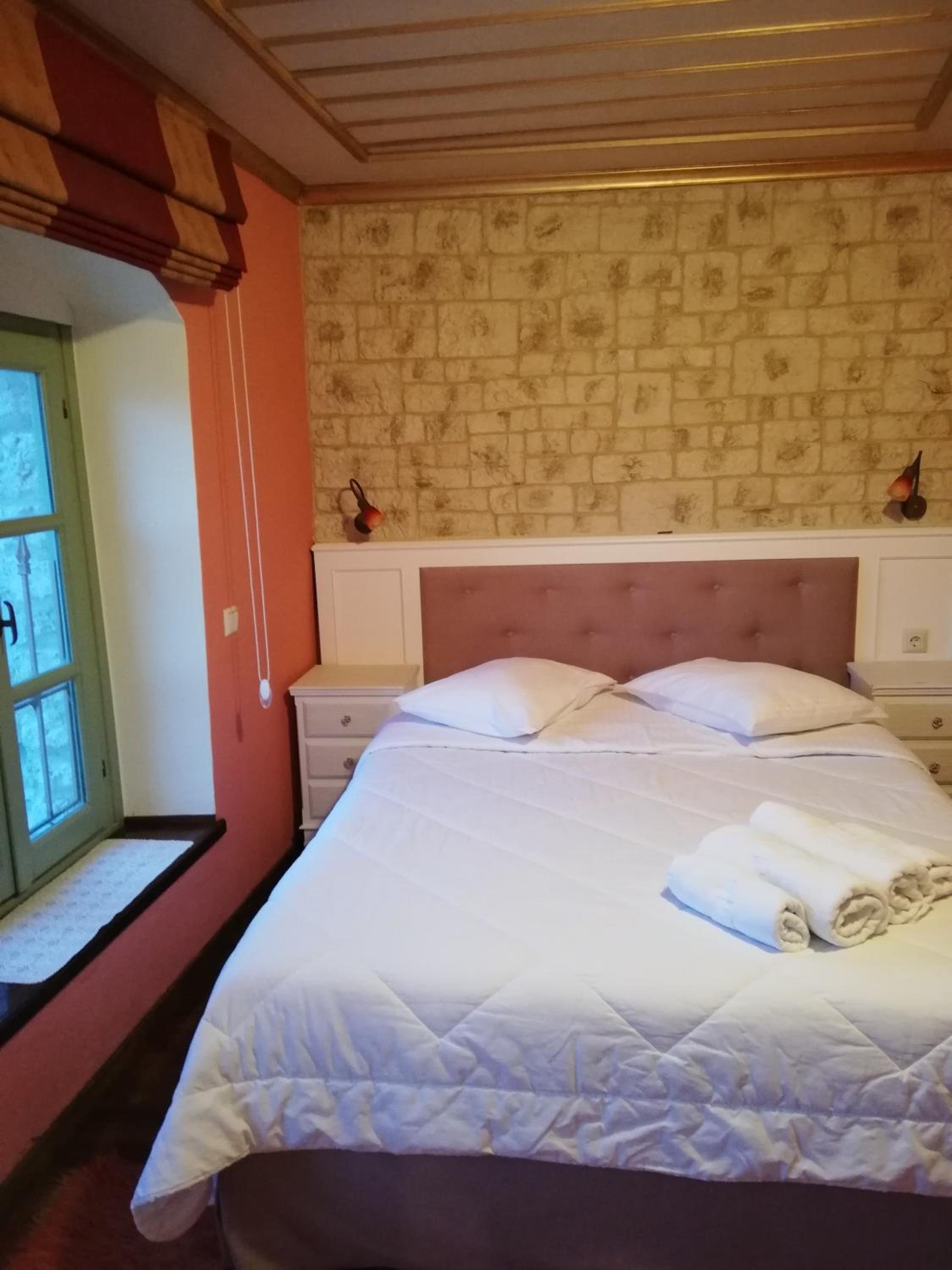 Deluxe Double Room with Shower photo 3