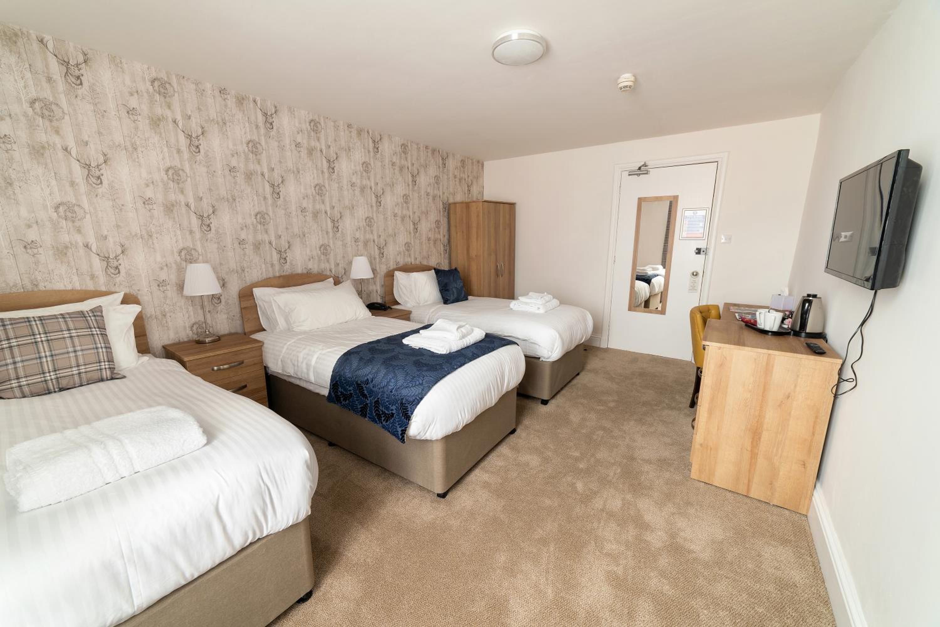 Standard Room with Three Single Beds - Non-Smoking - Photo 1