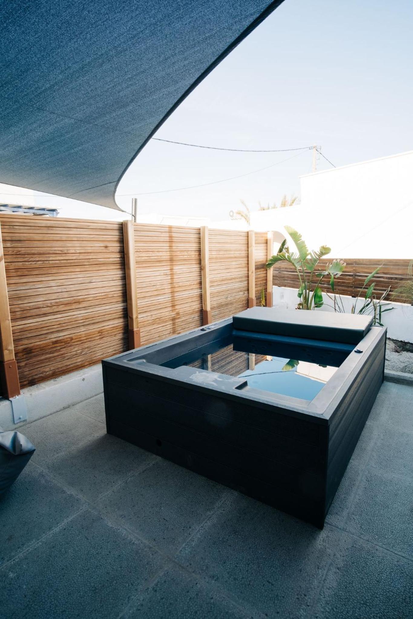 Family Suite with Outdoor Hot Tub  - Photo 16