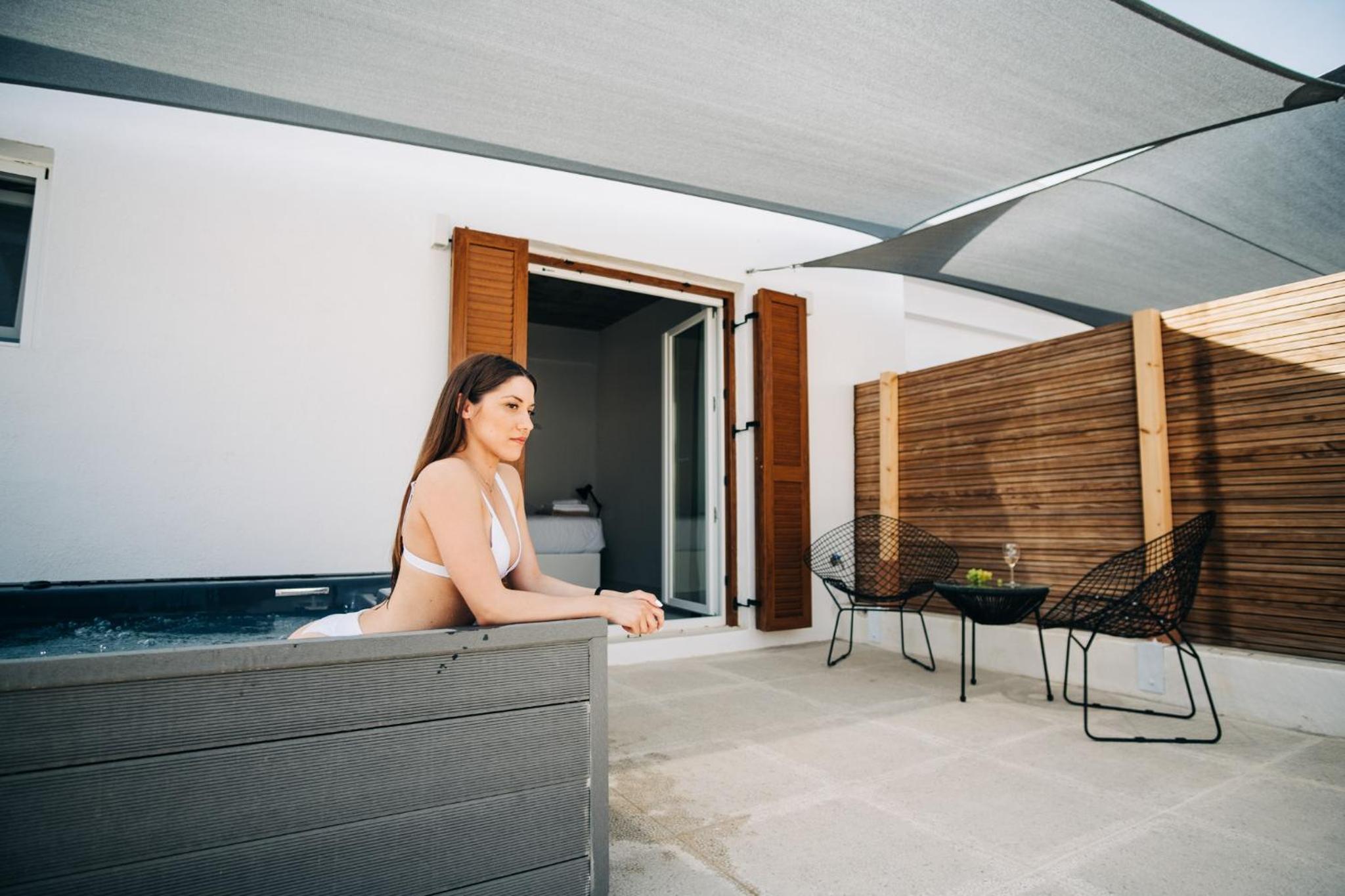 Family Suite with Outdoor Hot Tub  - Photo 27
