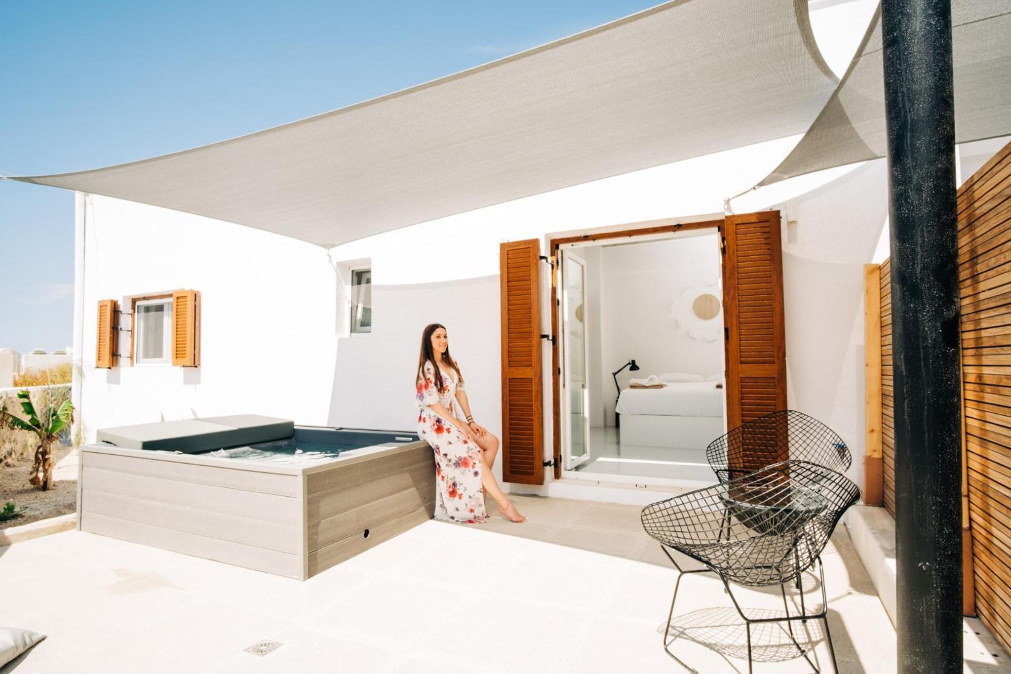 Family Suite with Outdoor Hot Tub  - Photo 4
