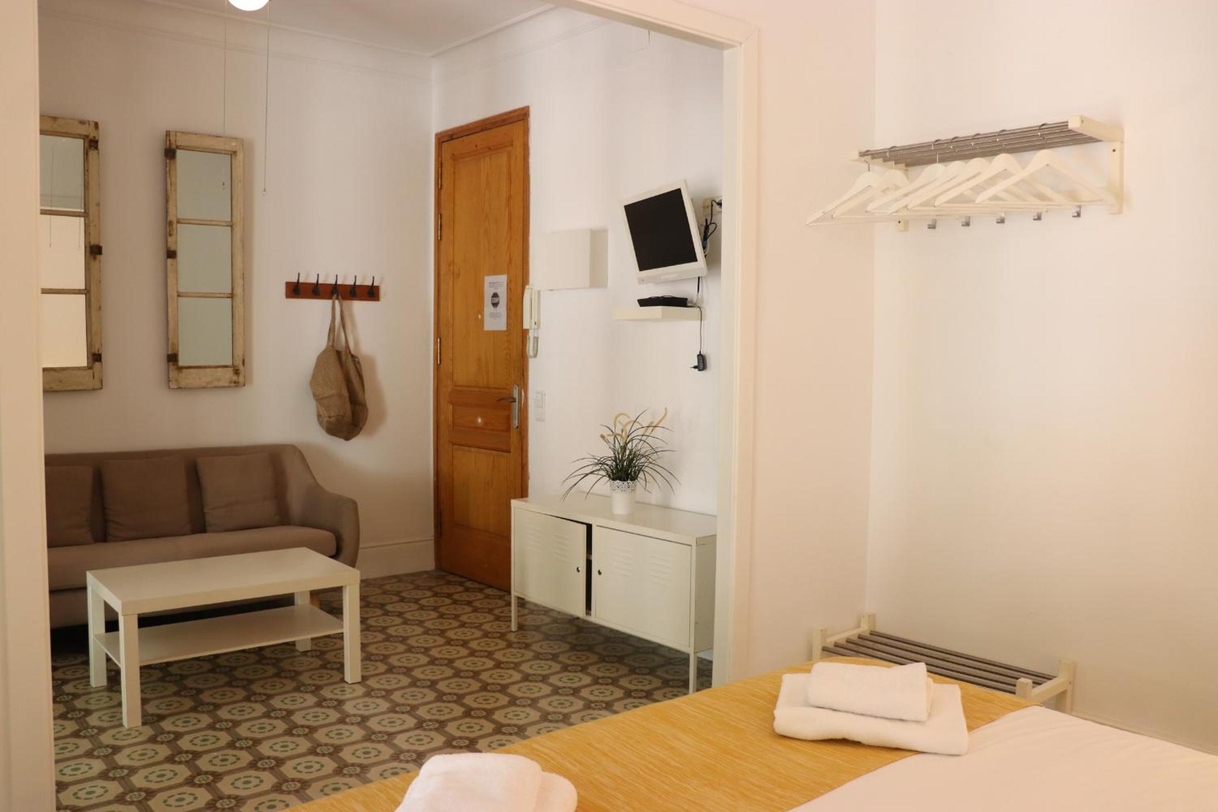 Two-Bedroom Apartment with Terrace - Comte Borrell, 41 photo 3