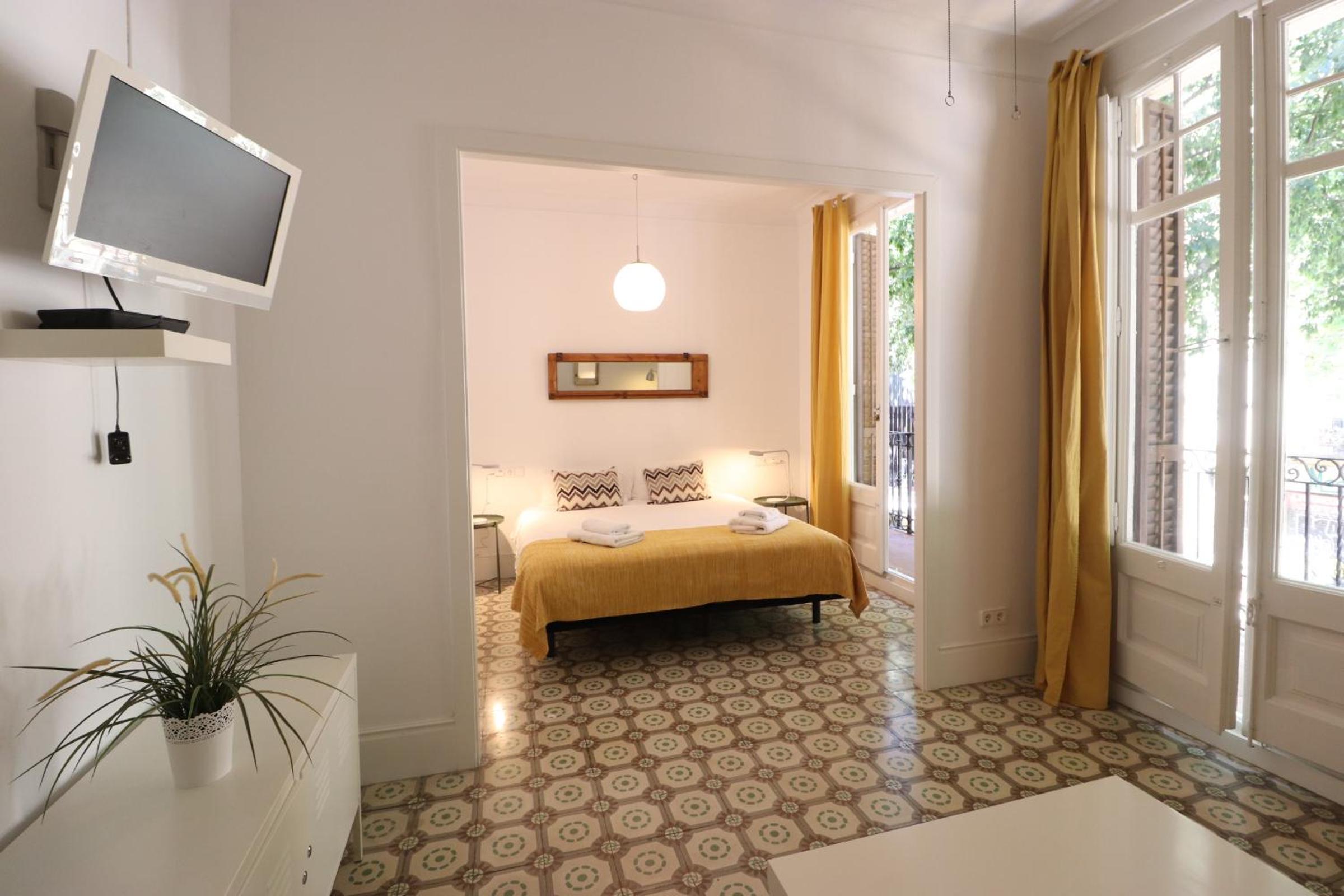 Apartamento de dos habitaciones con terraza - Comte Borrell, 41