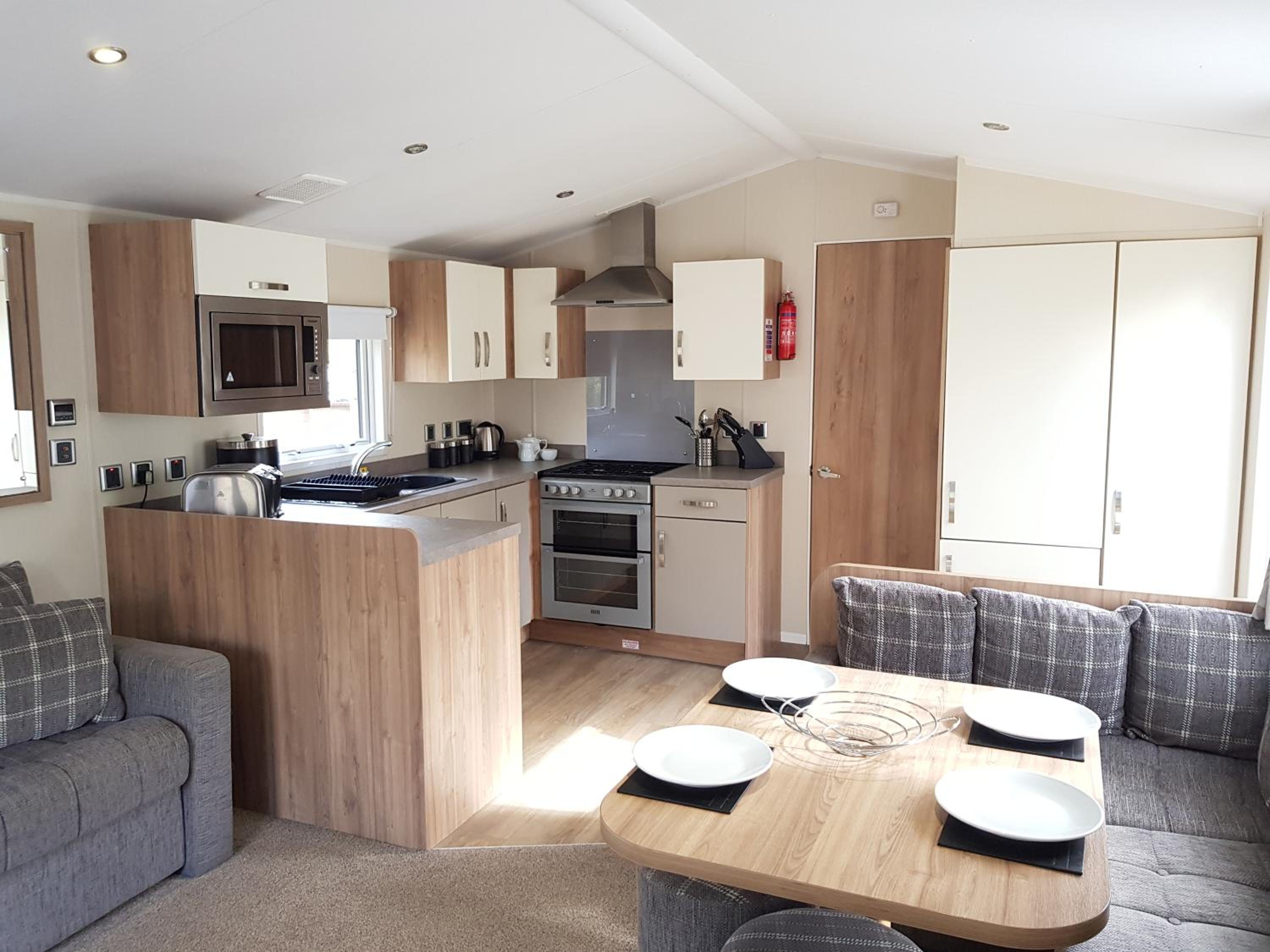 2 Bedroom Gold Caravan Lodge photo 3