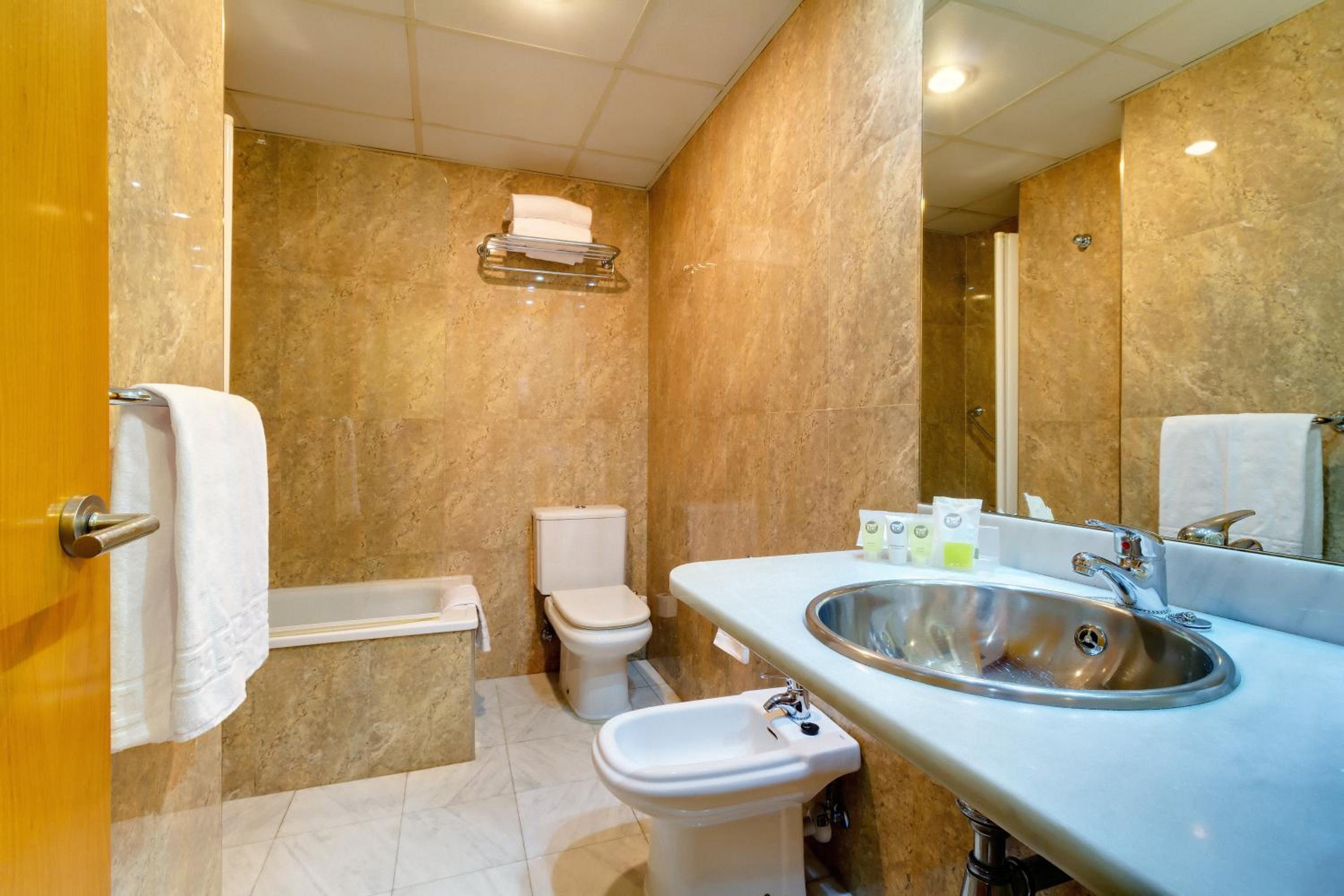  Standard double room (2 adults + 1 child) photo 2