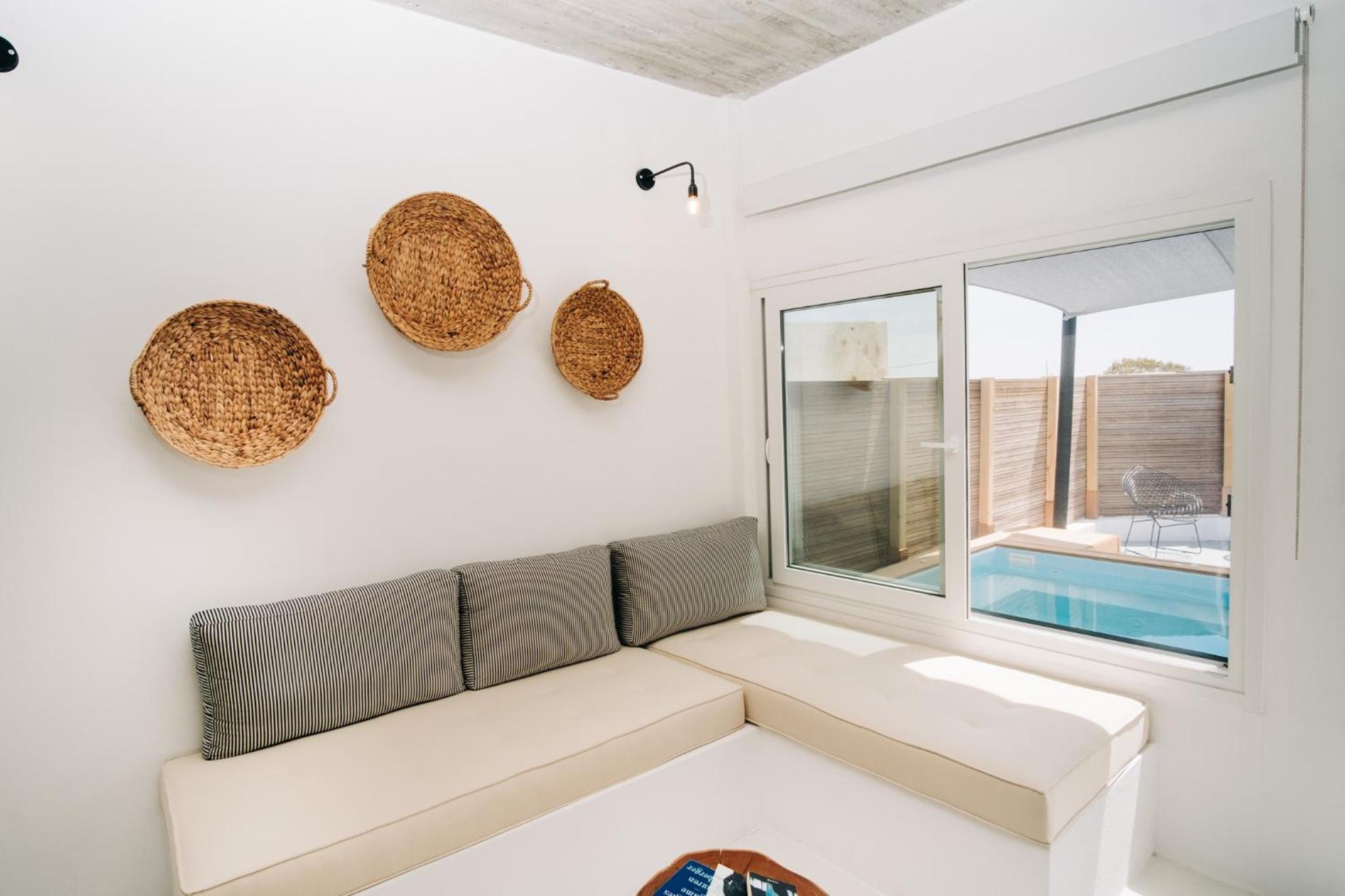 Deluxe Suite with Outdoor Hot Tub - Photo 1