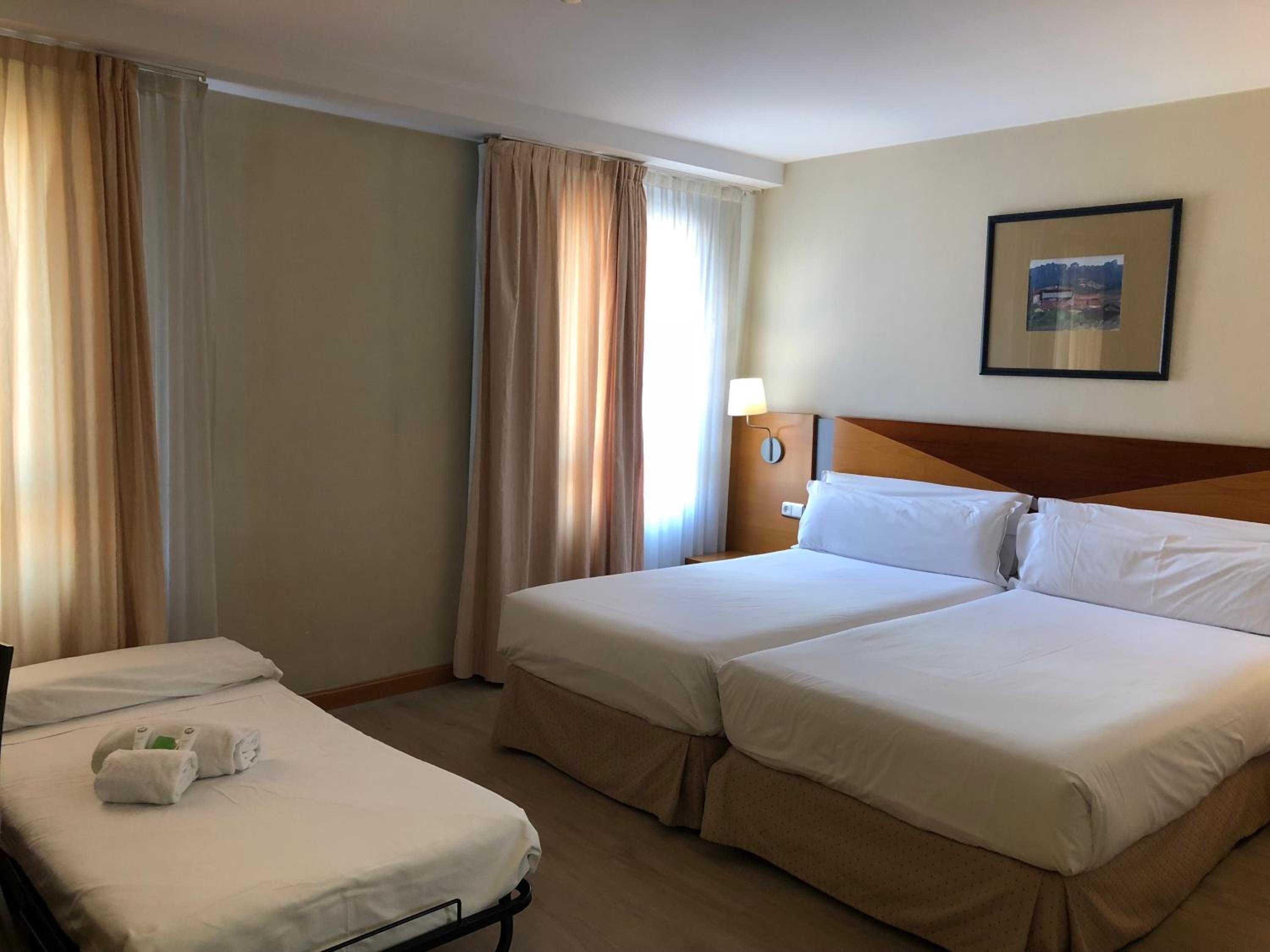 Habitación doble estándar (2 adultos + 1 niño)