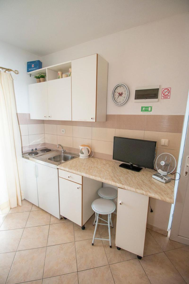 Apartment with Balcony photo 3