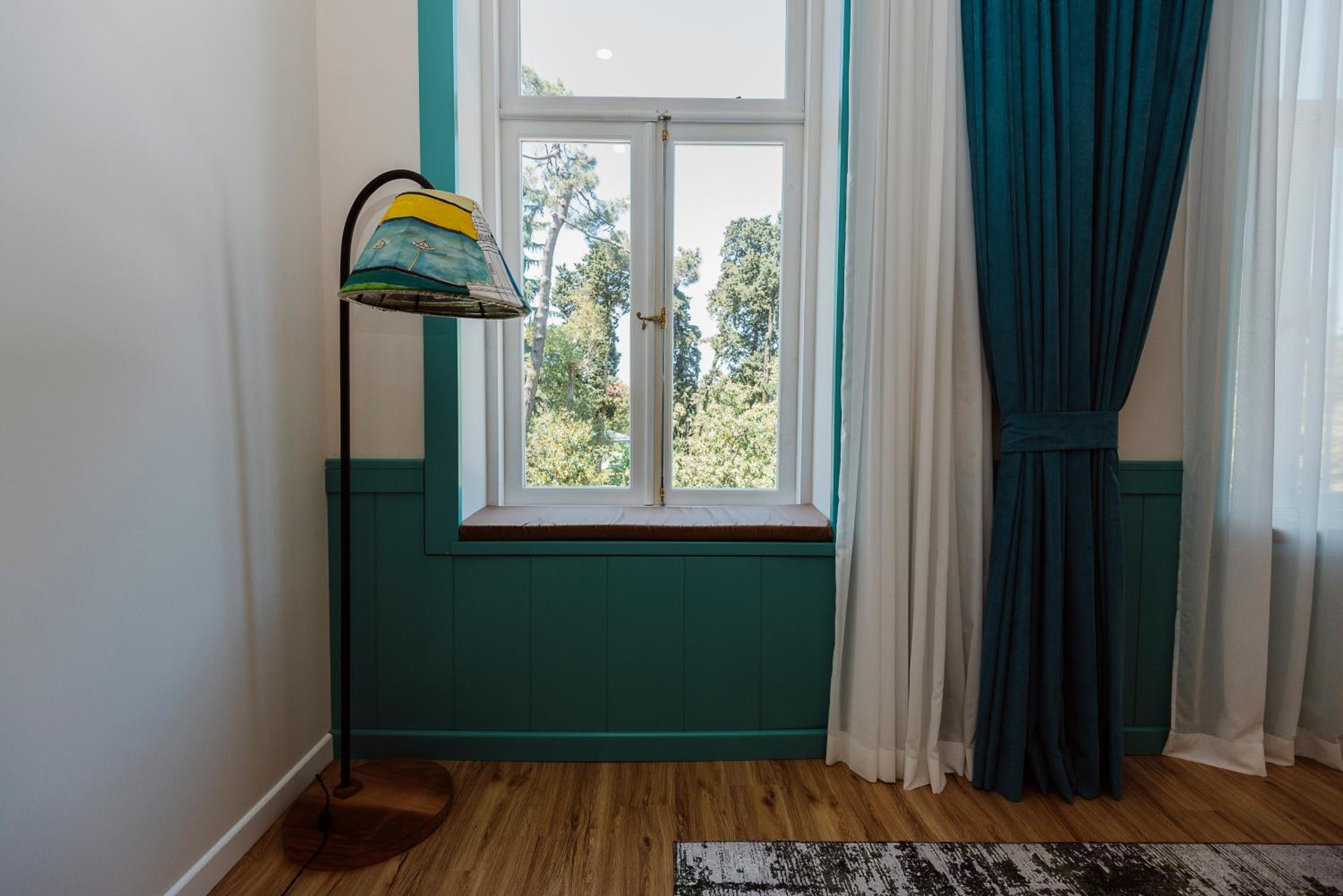 Queen Room with Garden View - Photo 7