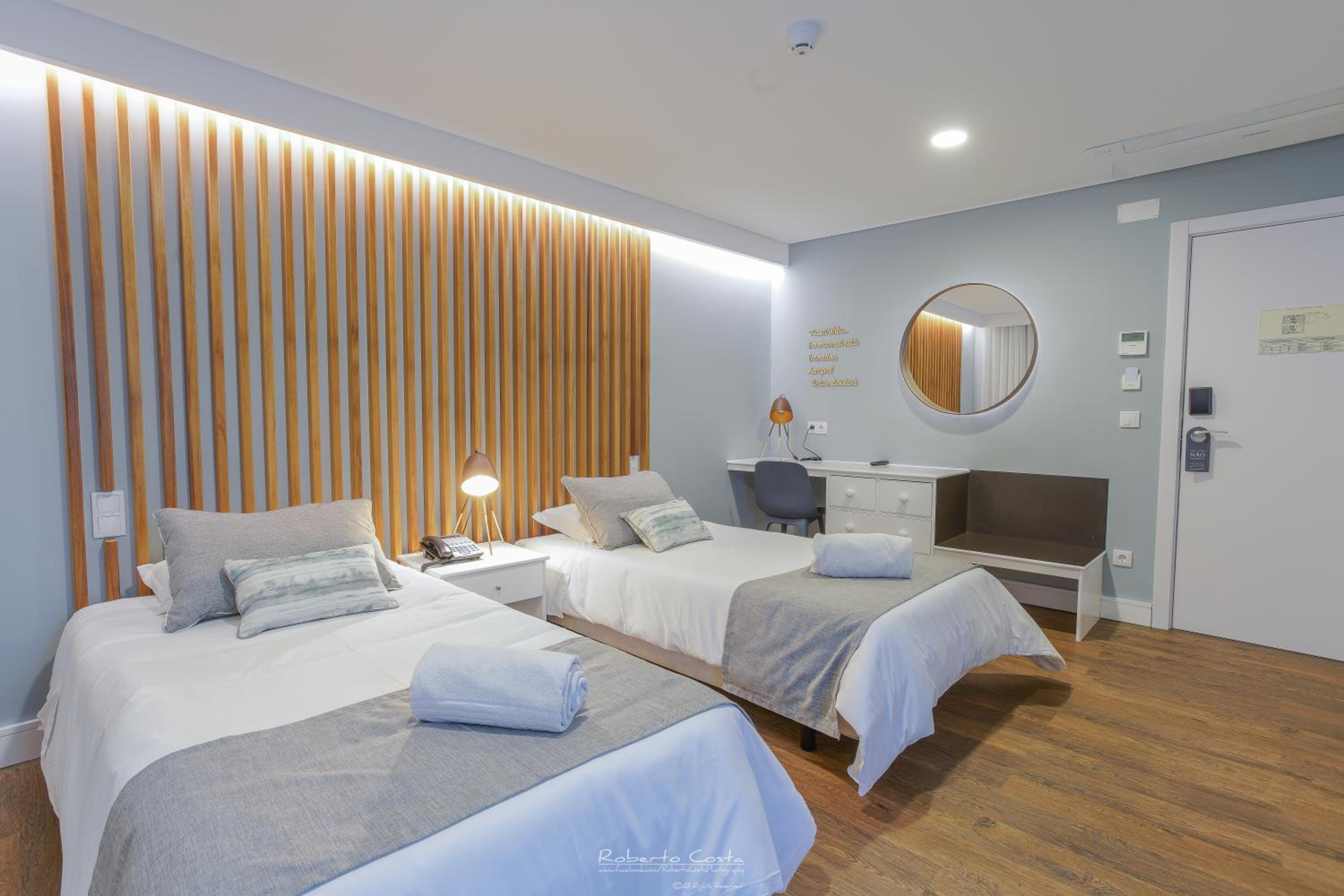 Twin Room with Private Bathroom photo 2