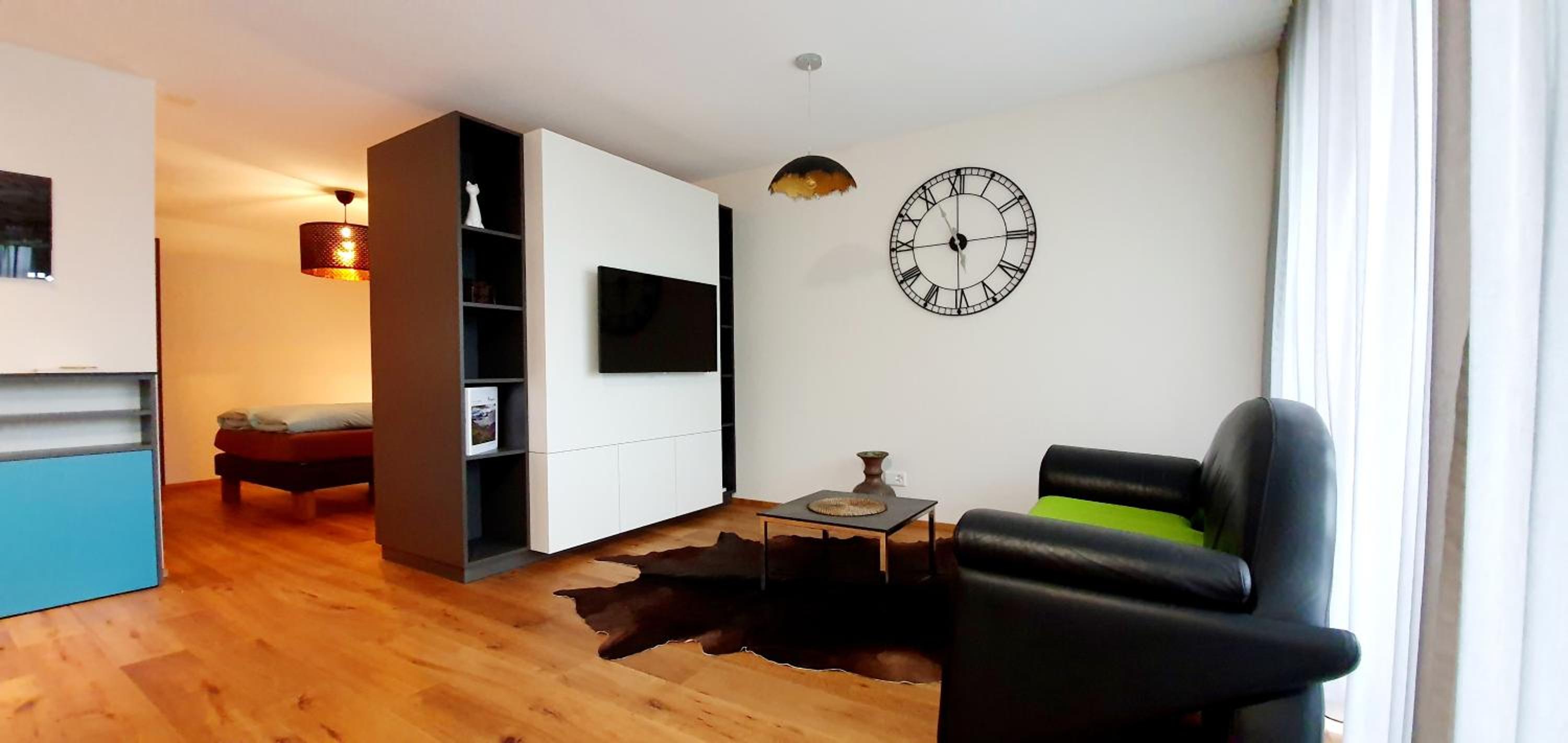 One-Bedroom Apartment photo 1