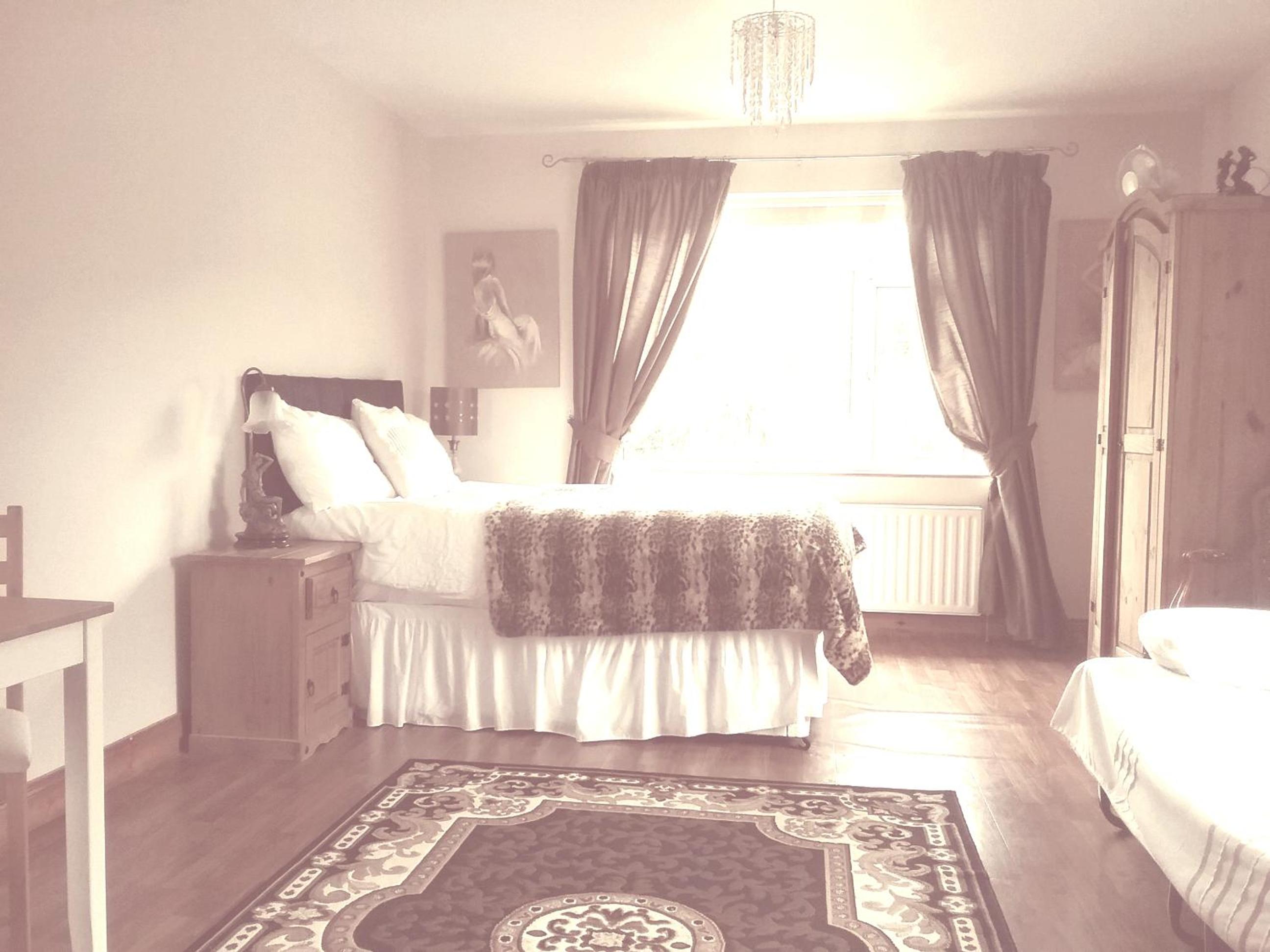 Five-Bedroom House - Photo 10