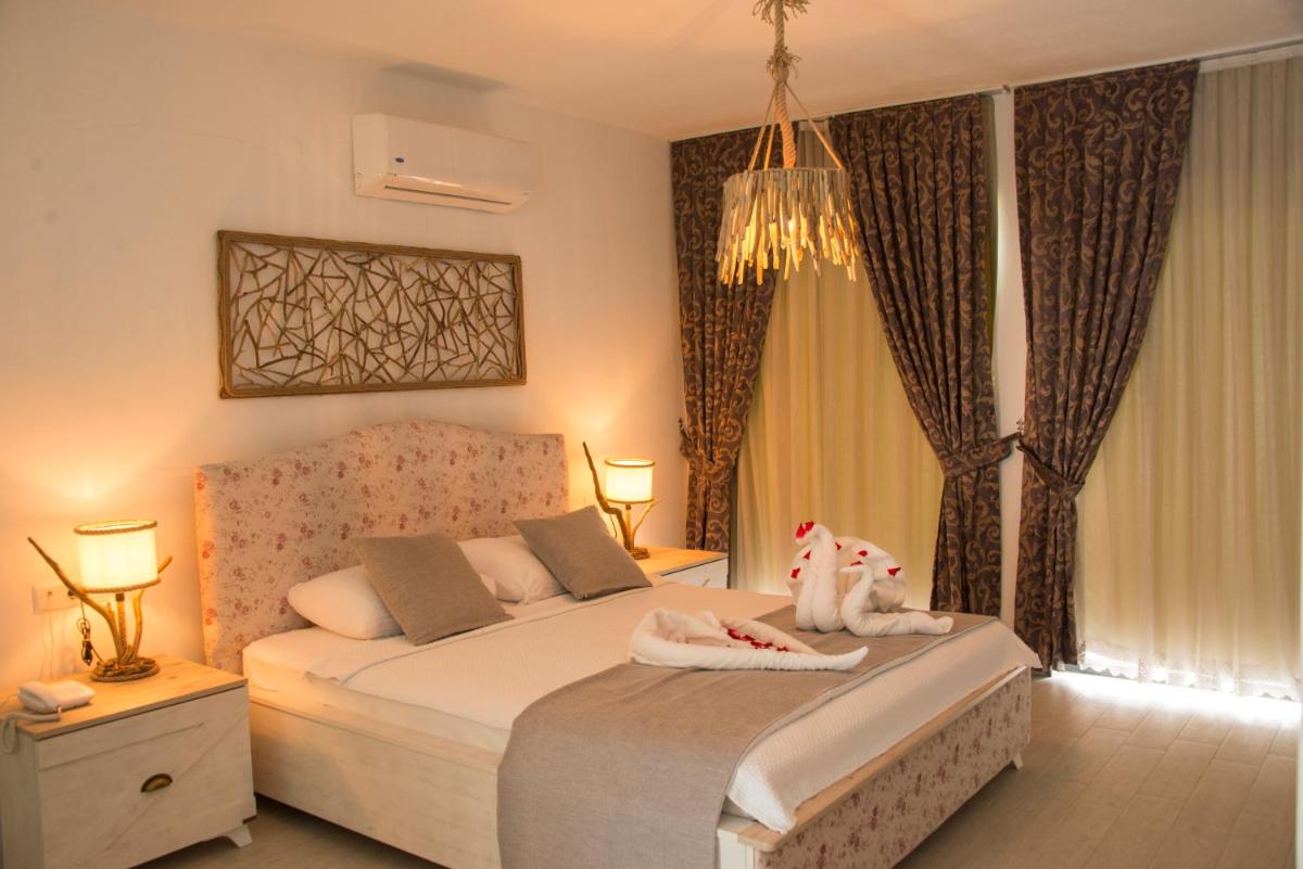 Honeymoon Room photo 2