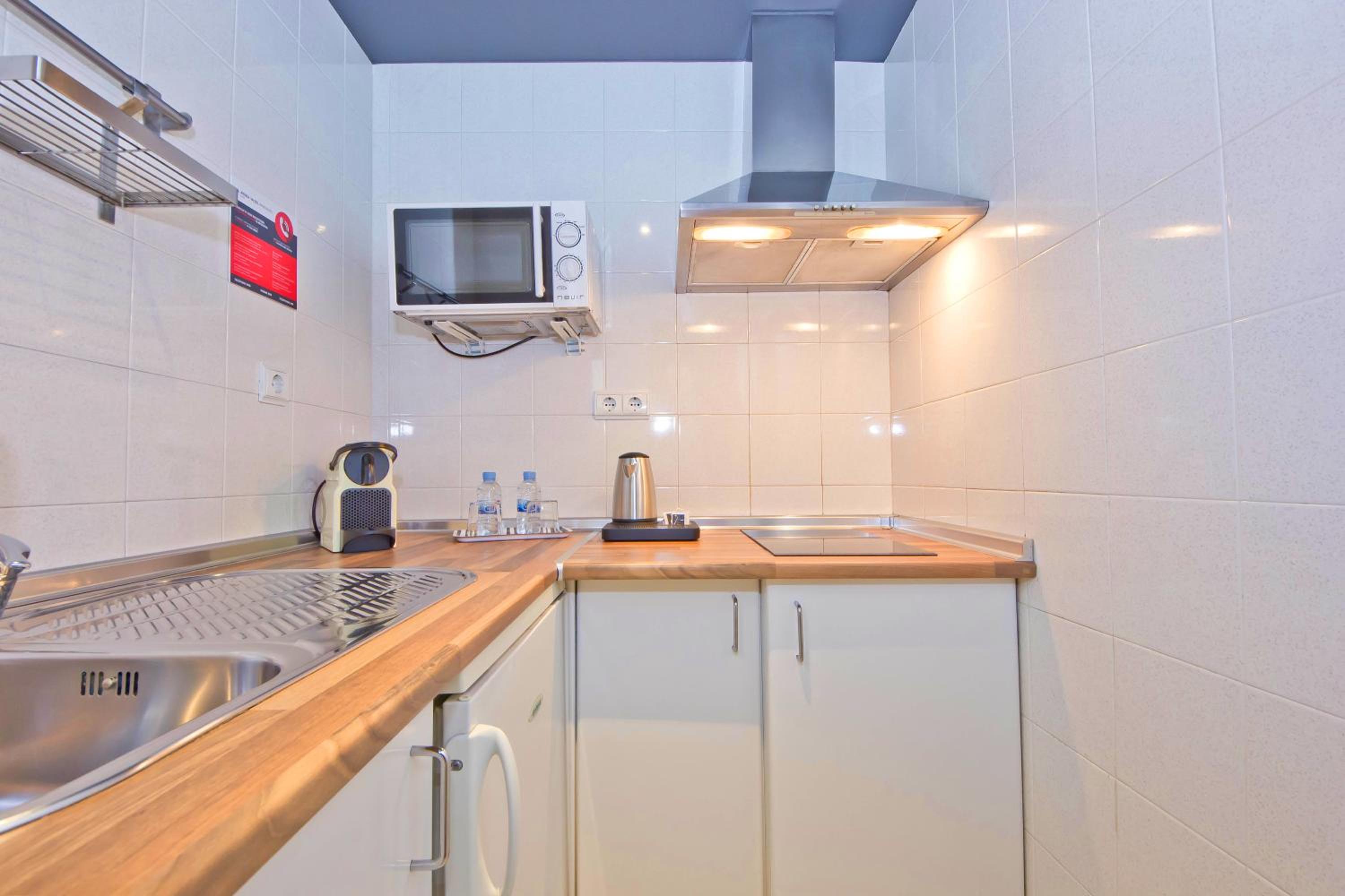 Sixtuple Room (4 Adults + 2 Children) photo 3