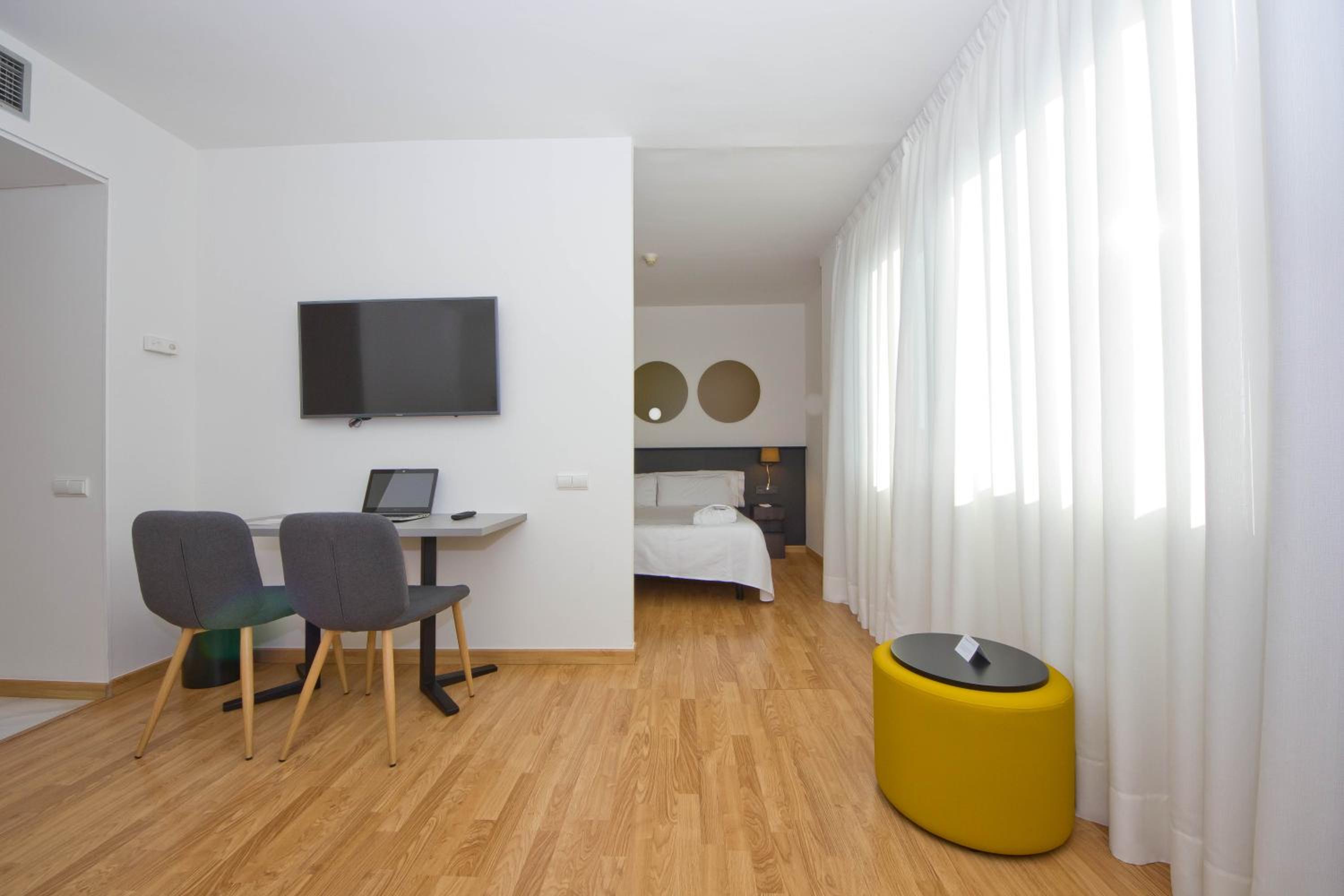Family Room (2 Adults + 2 Children) photo 3