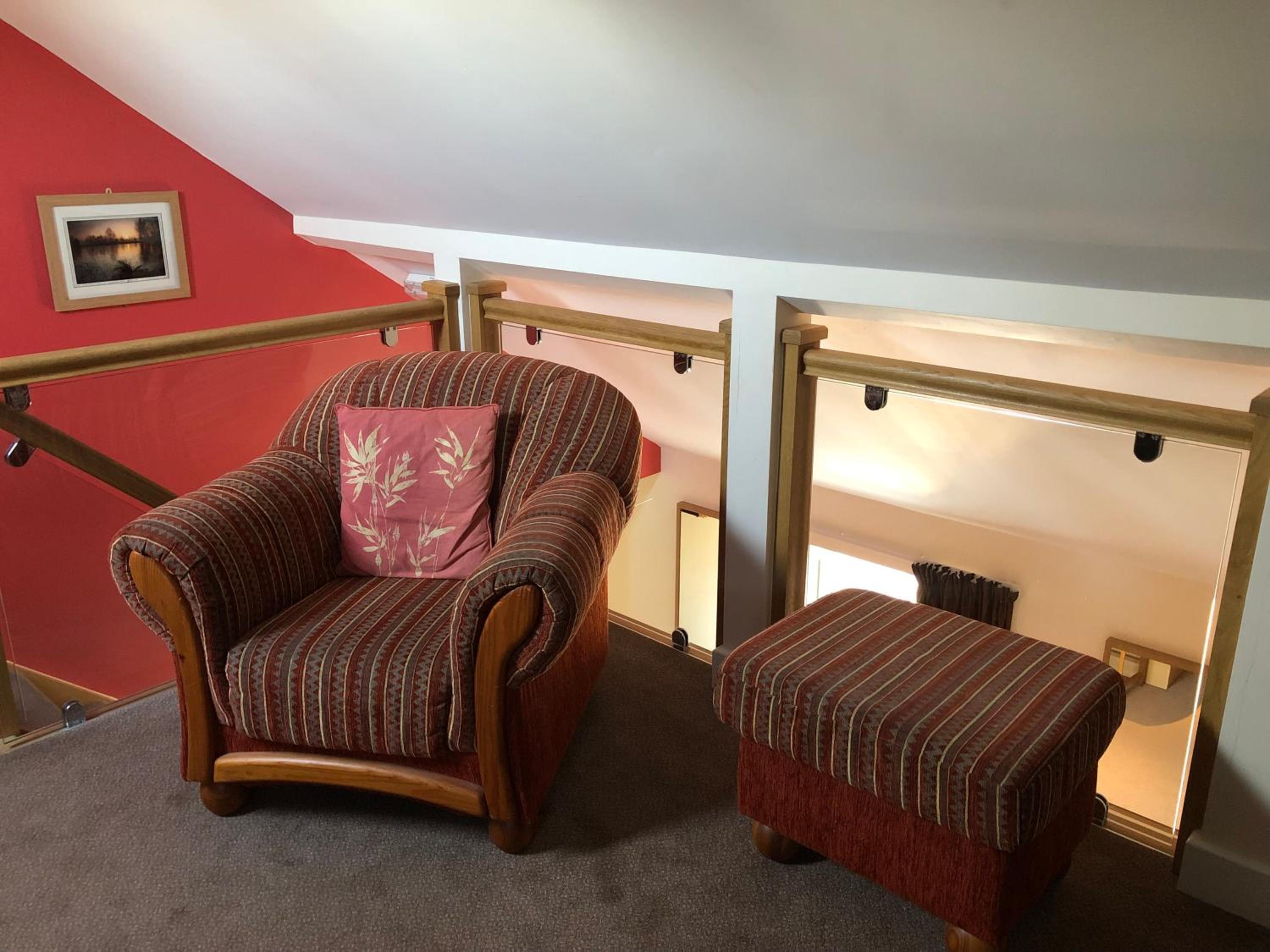 Executive Apartment - Split Level (not dog friendly) - Photo 4
