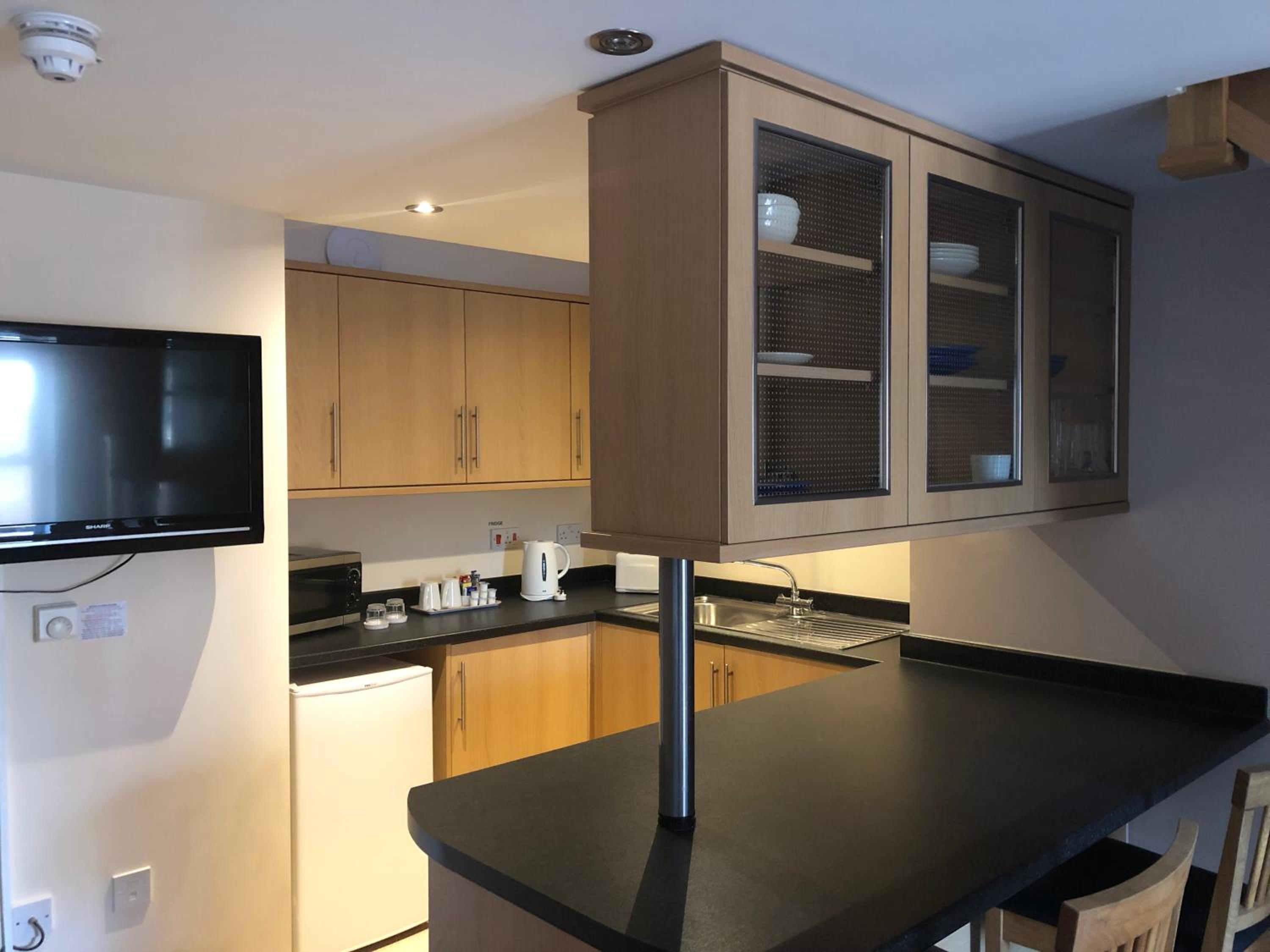 Executive Apartment - Split Level (not dog friendly) - Photo 3