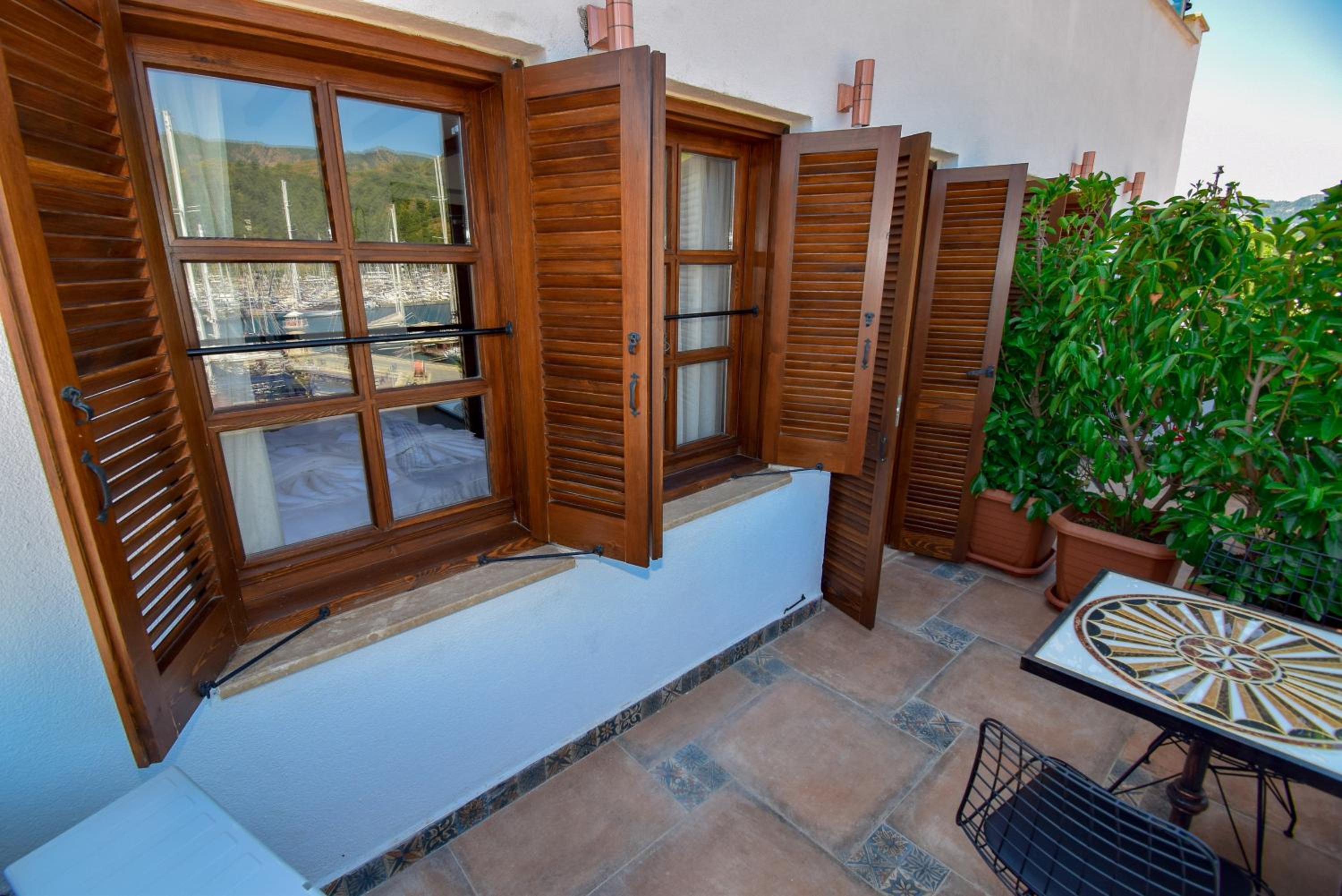 Double Room with Balcony and Sea View - Photo 4