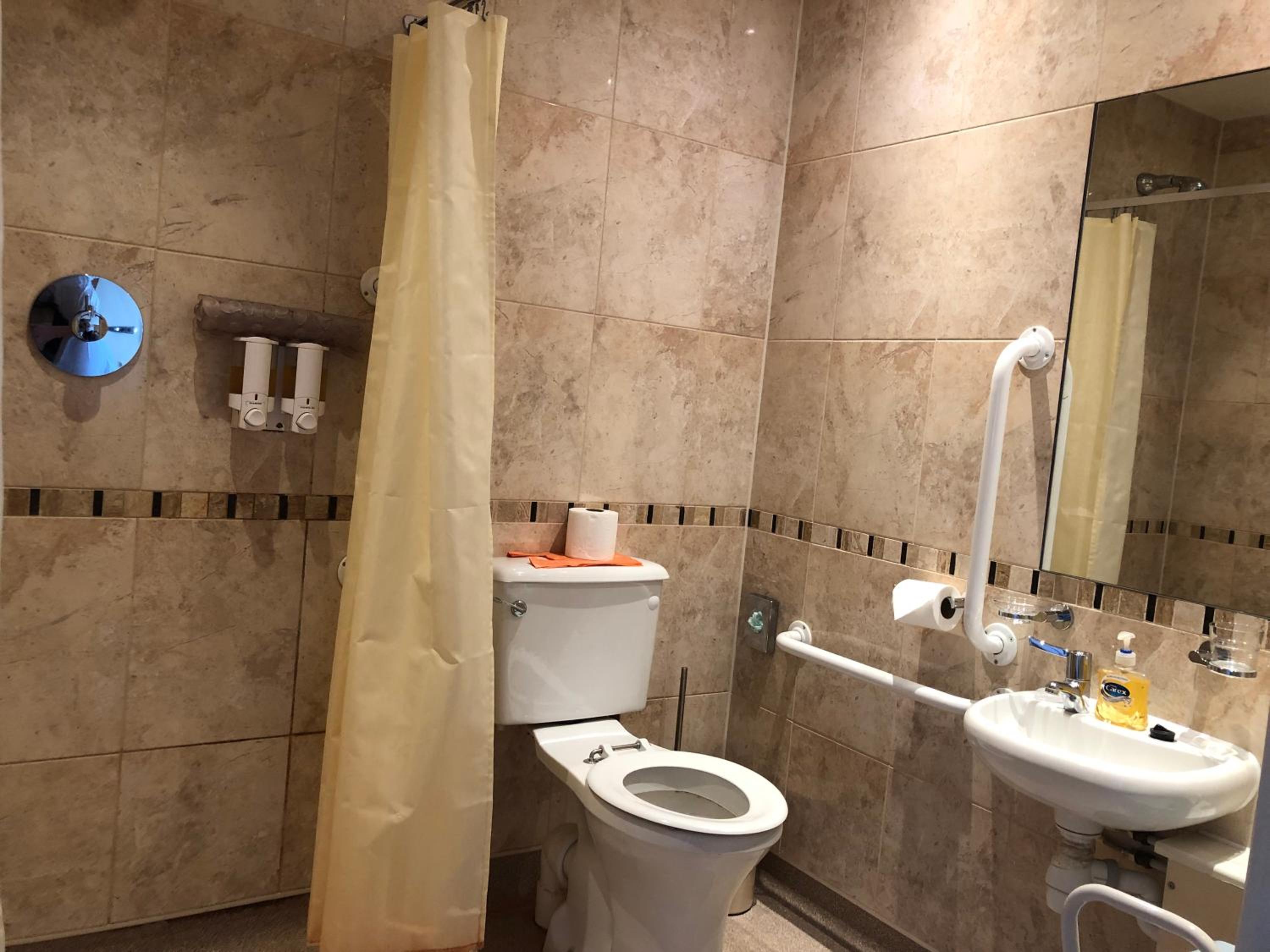 Twin Room - Disability Access (not dog friendly) - Photo 3