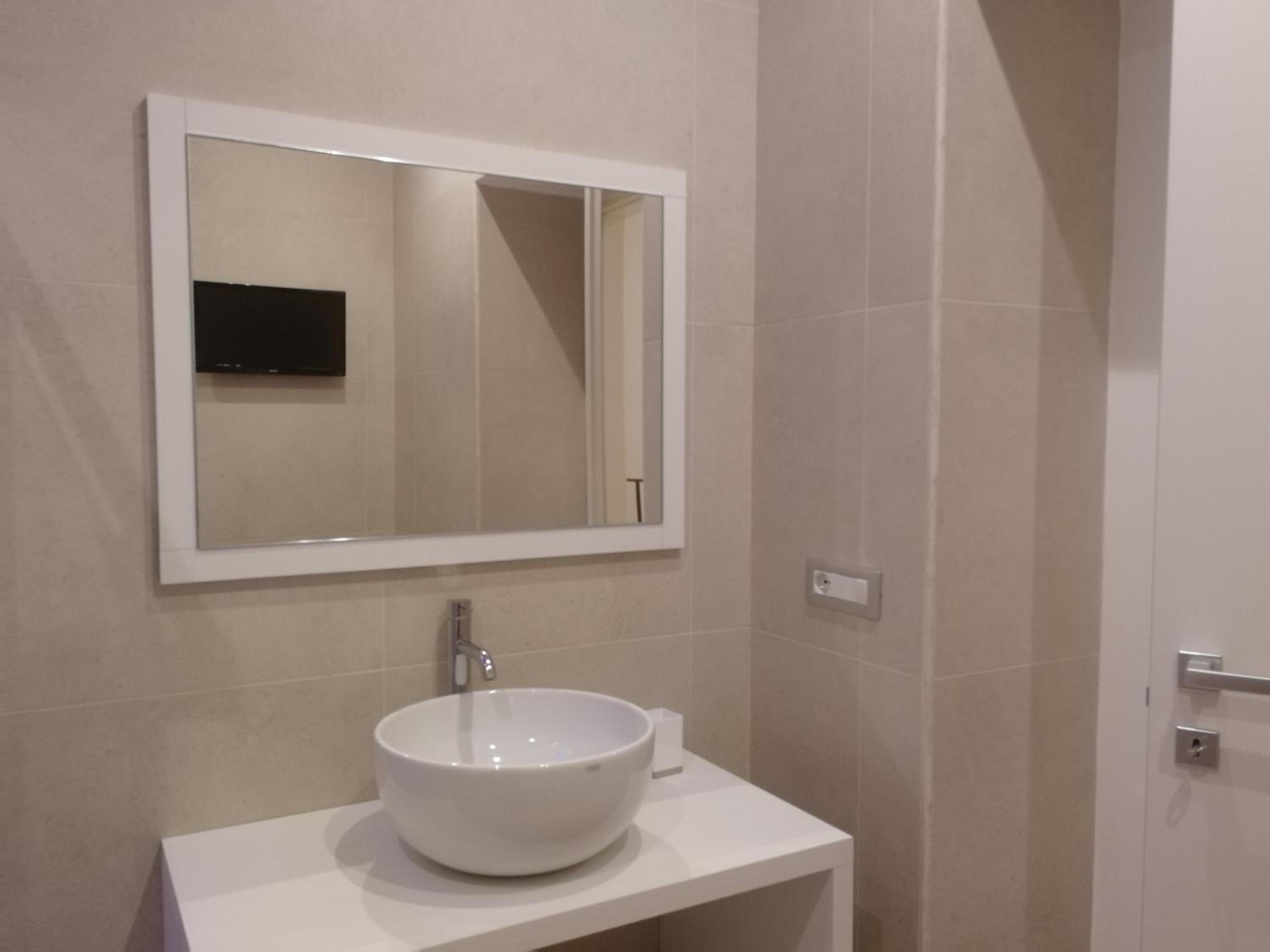 Junior Suite with Balcony - Photo 14
