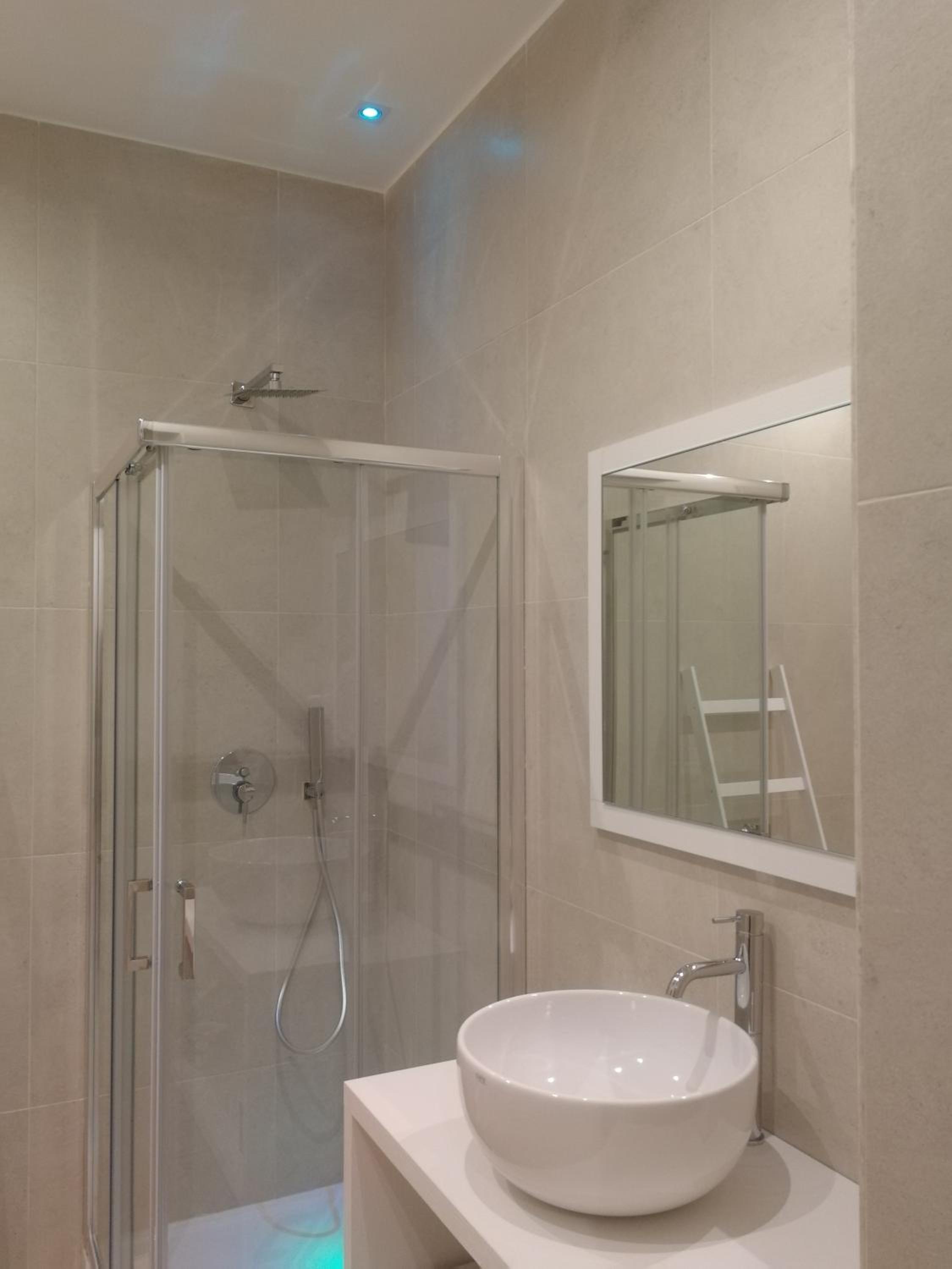 Junior Suite with Balcony - Photo 5