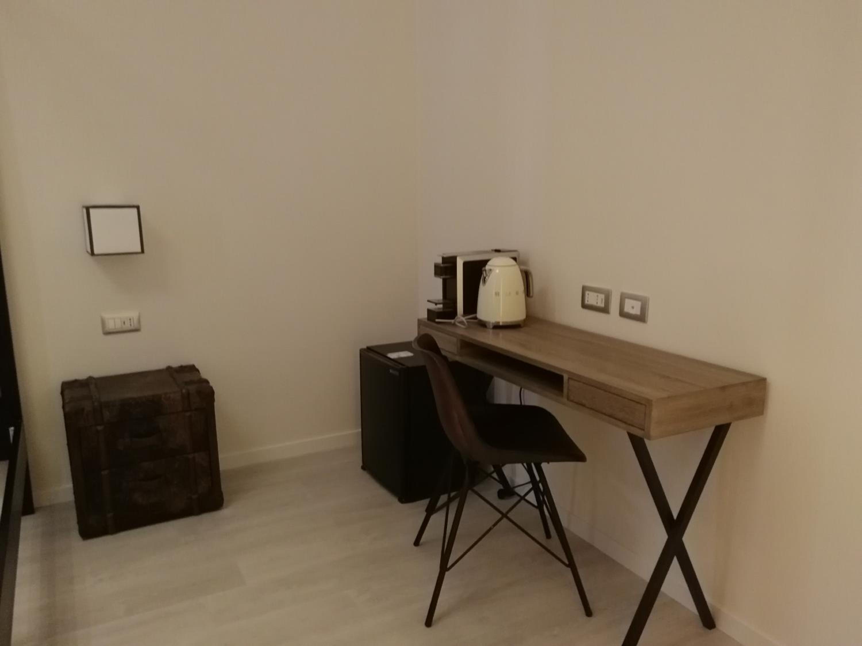 Junior Suite with Balcony - Photo 6