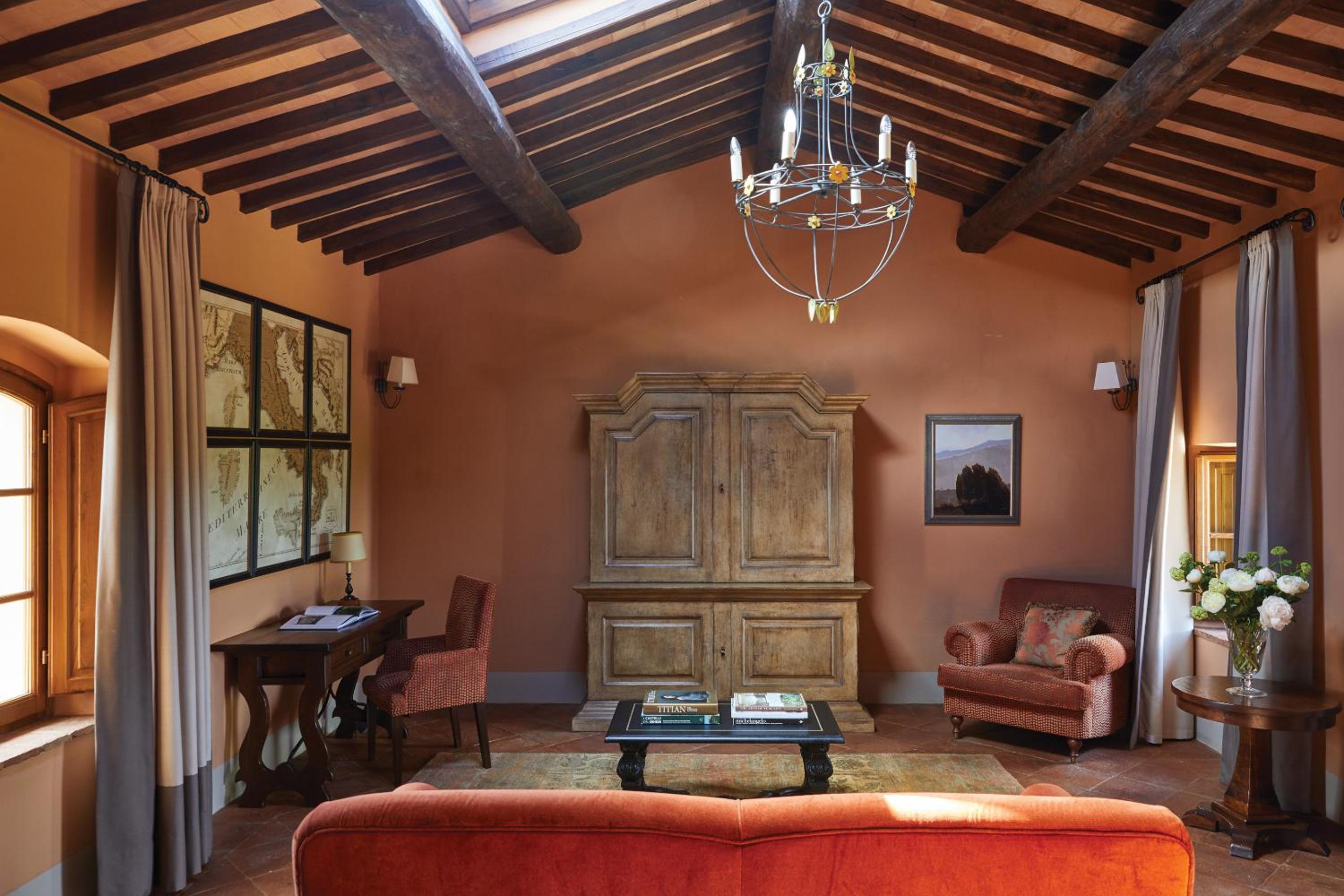 Castello di Casole Suite thumbnail 5