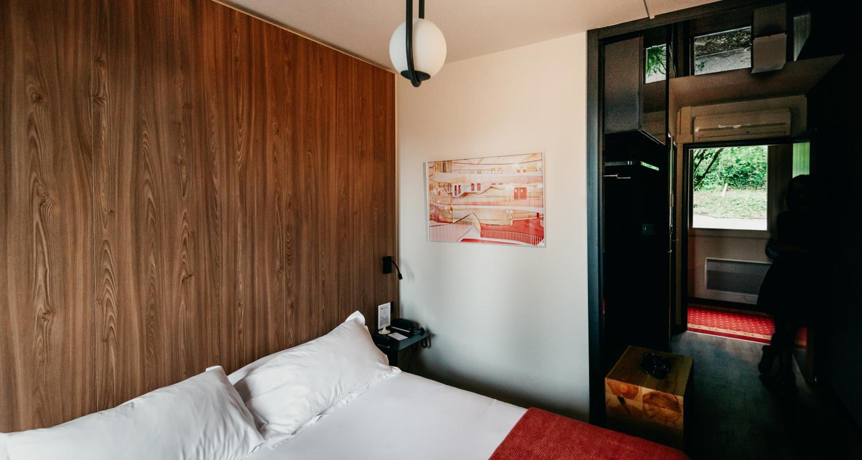Executive Queen Room - Photo 12