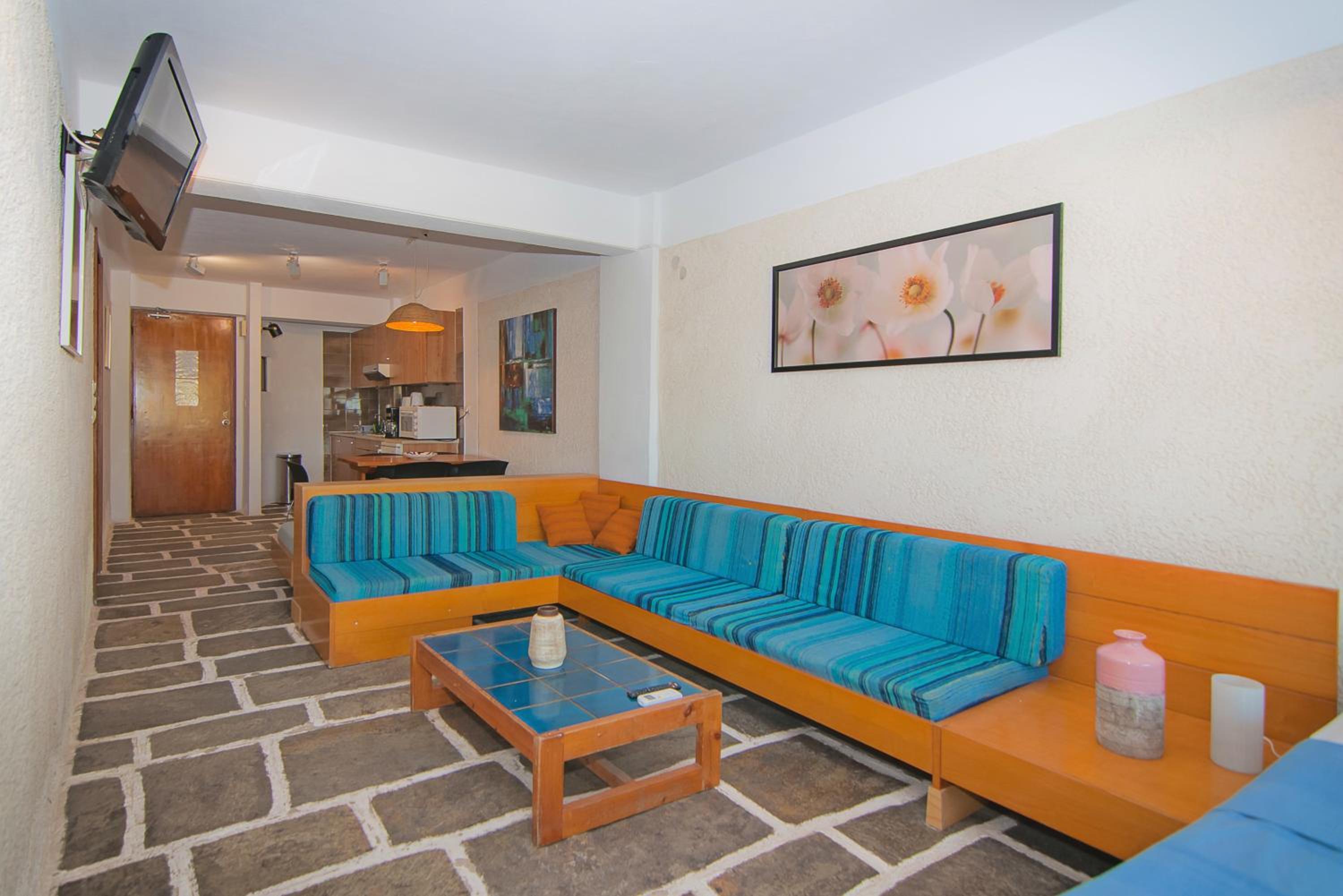 Family Room - Photo 29