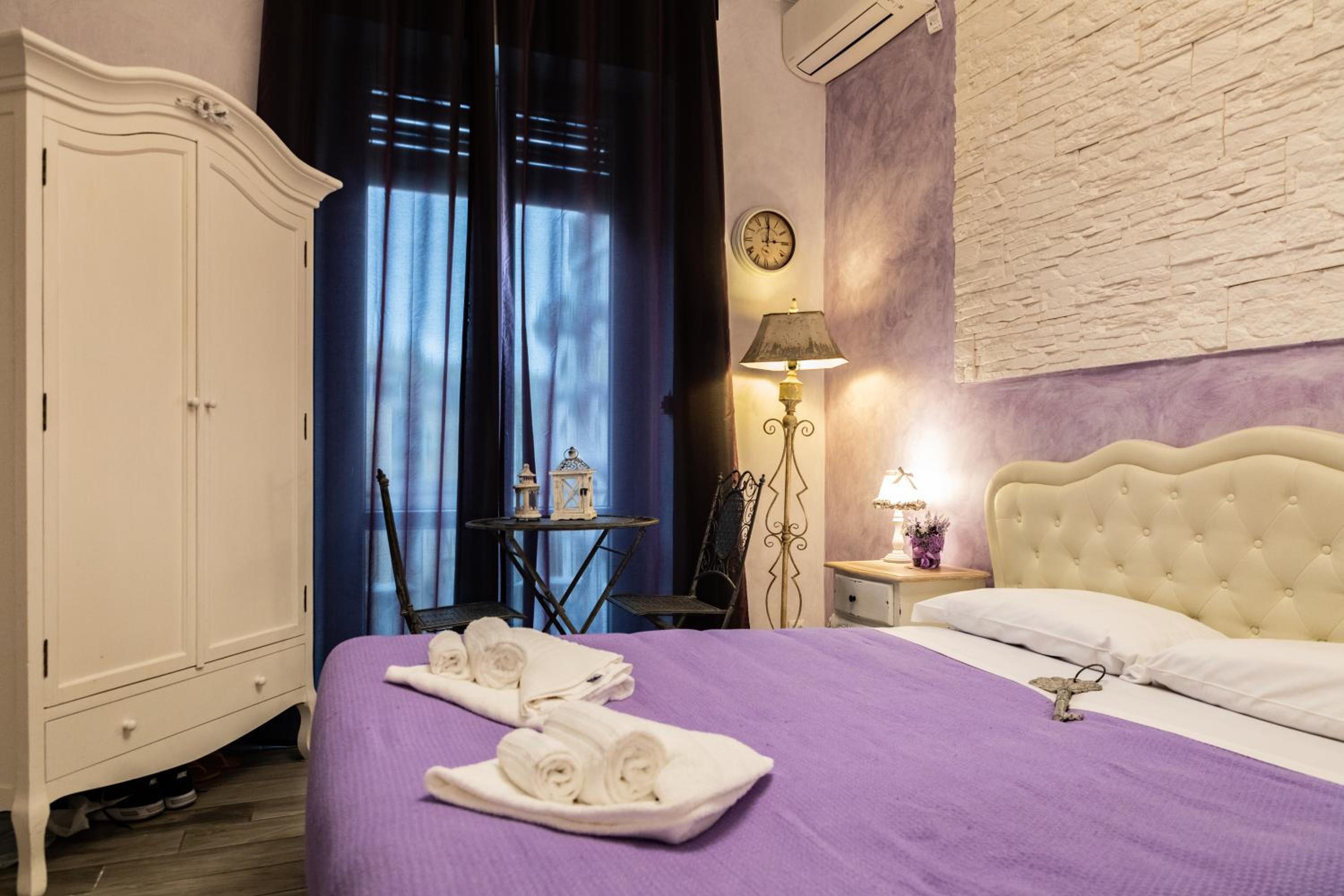 Double Room with Private External Bathroom photo 1