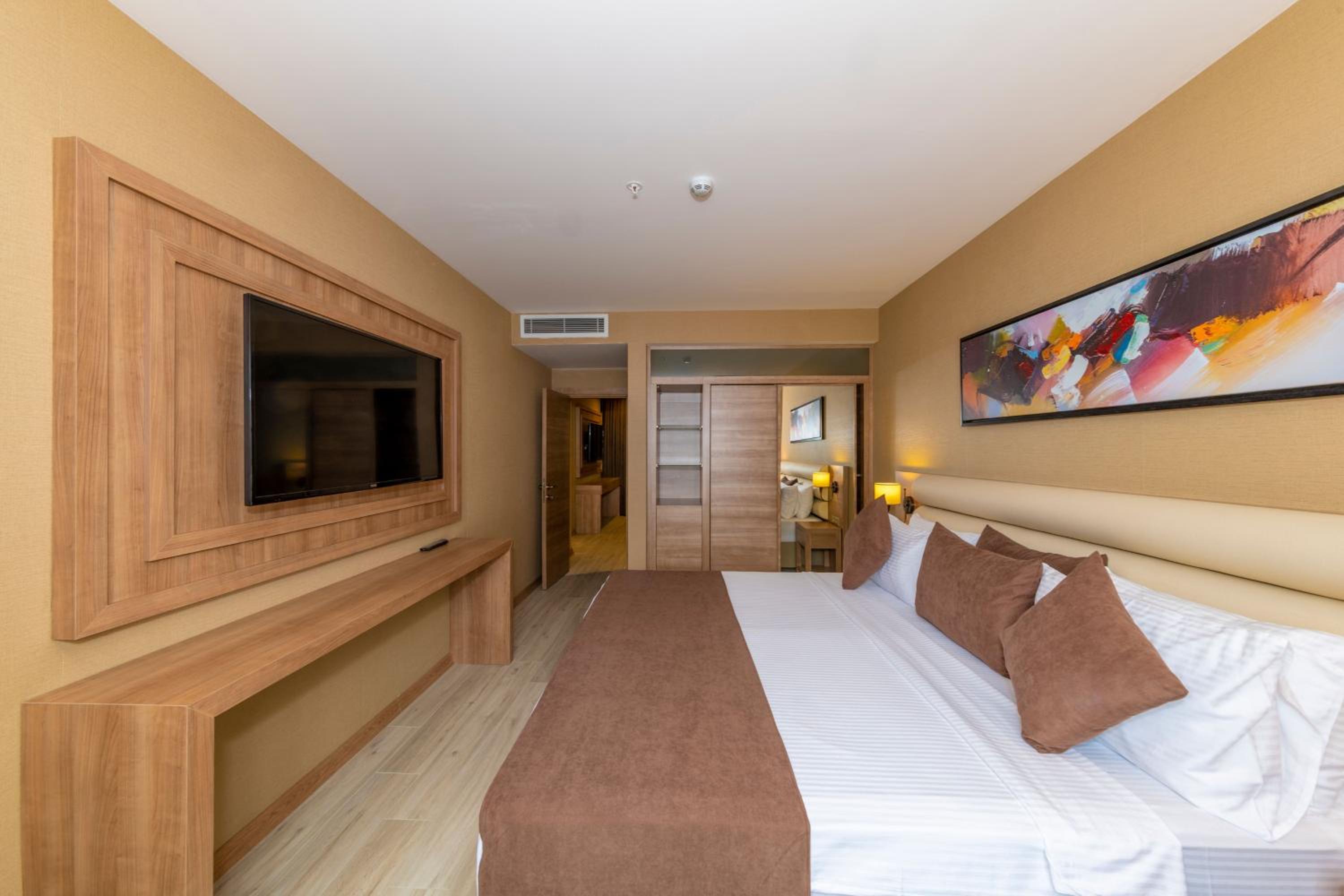 Deluxe Suite photo 2