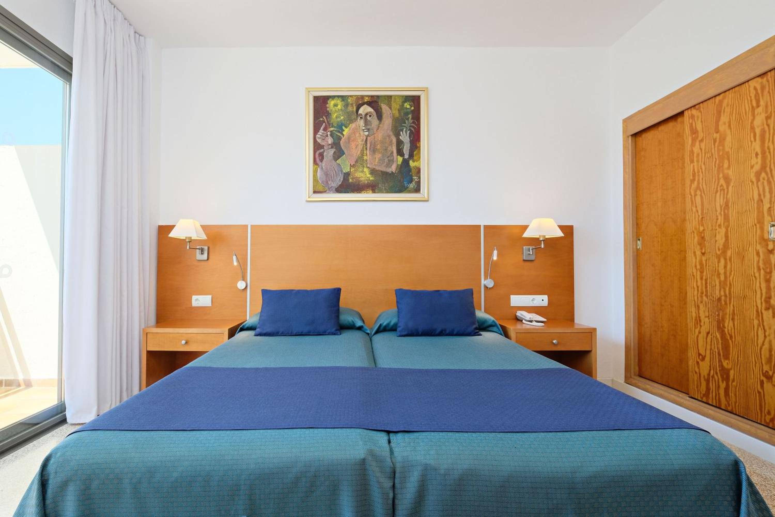 Double Room with Pool View - Photo 1