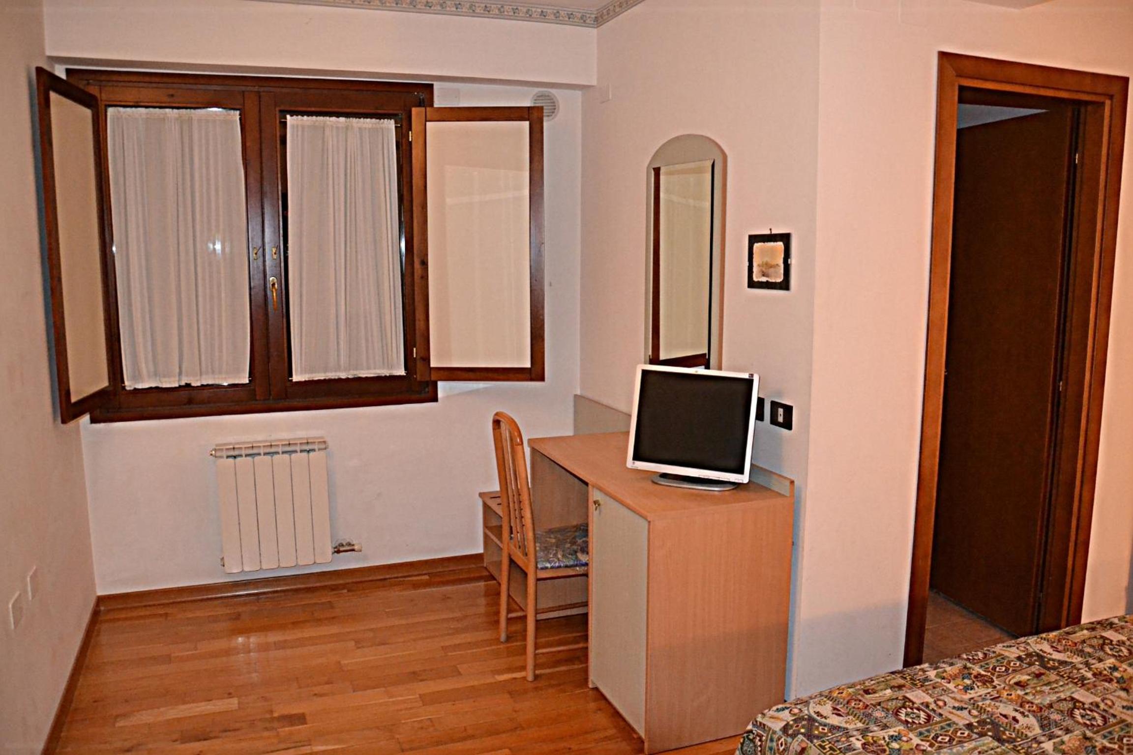 Double or Twin Room photo 2