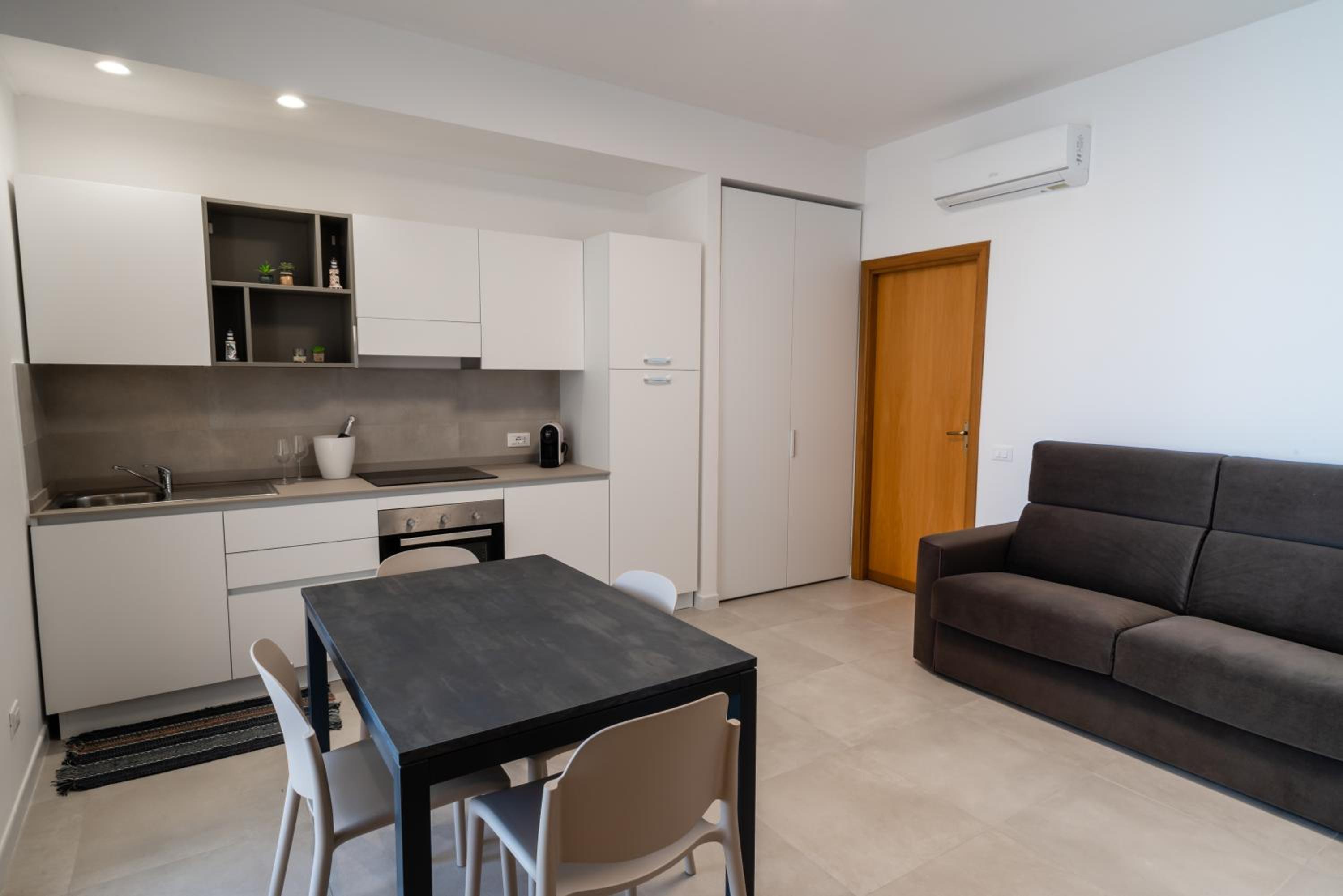 One-Bedroom Apartment (4 Adults) photo 2