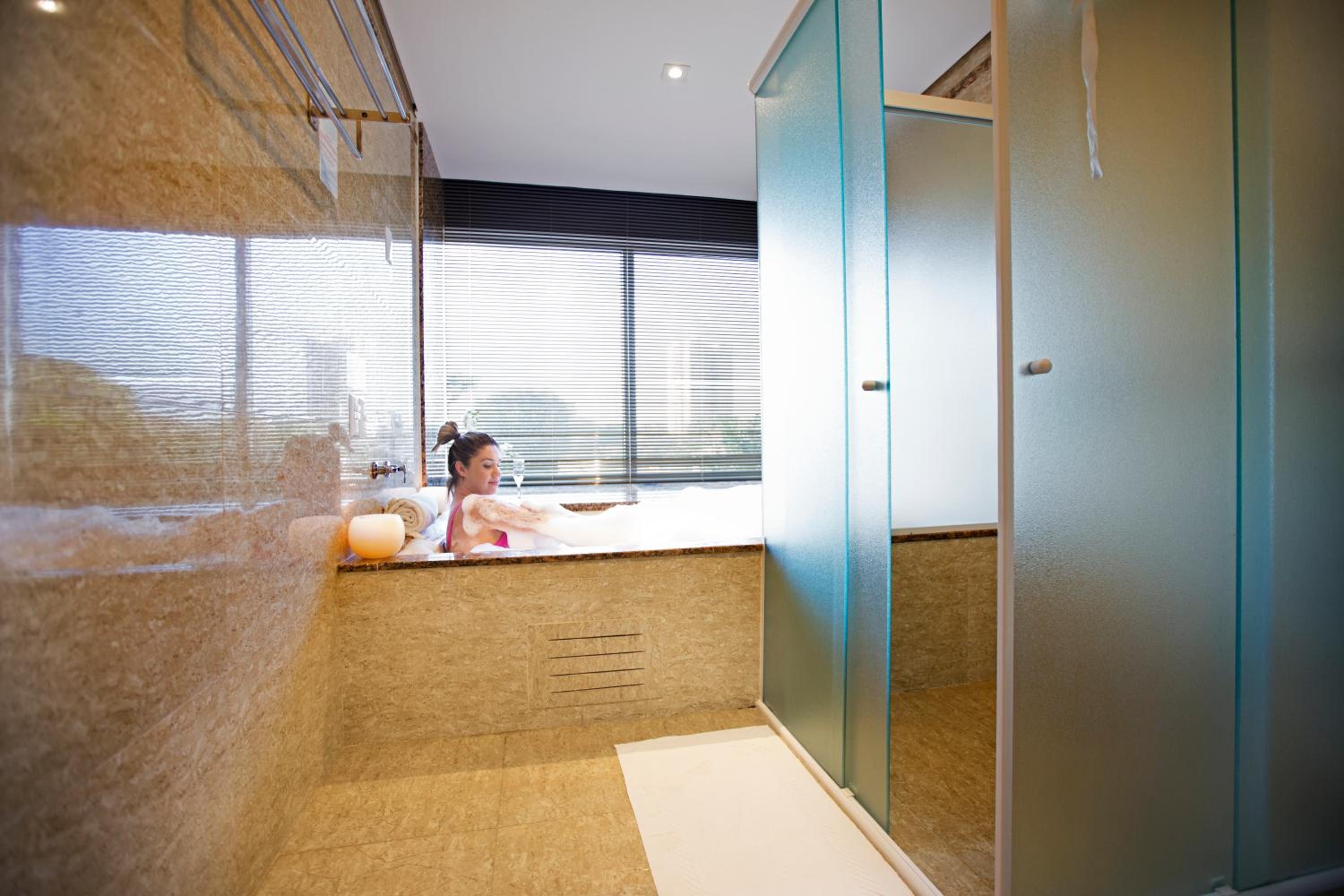 Master Suite with Spa Bath - Photo 6
