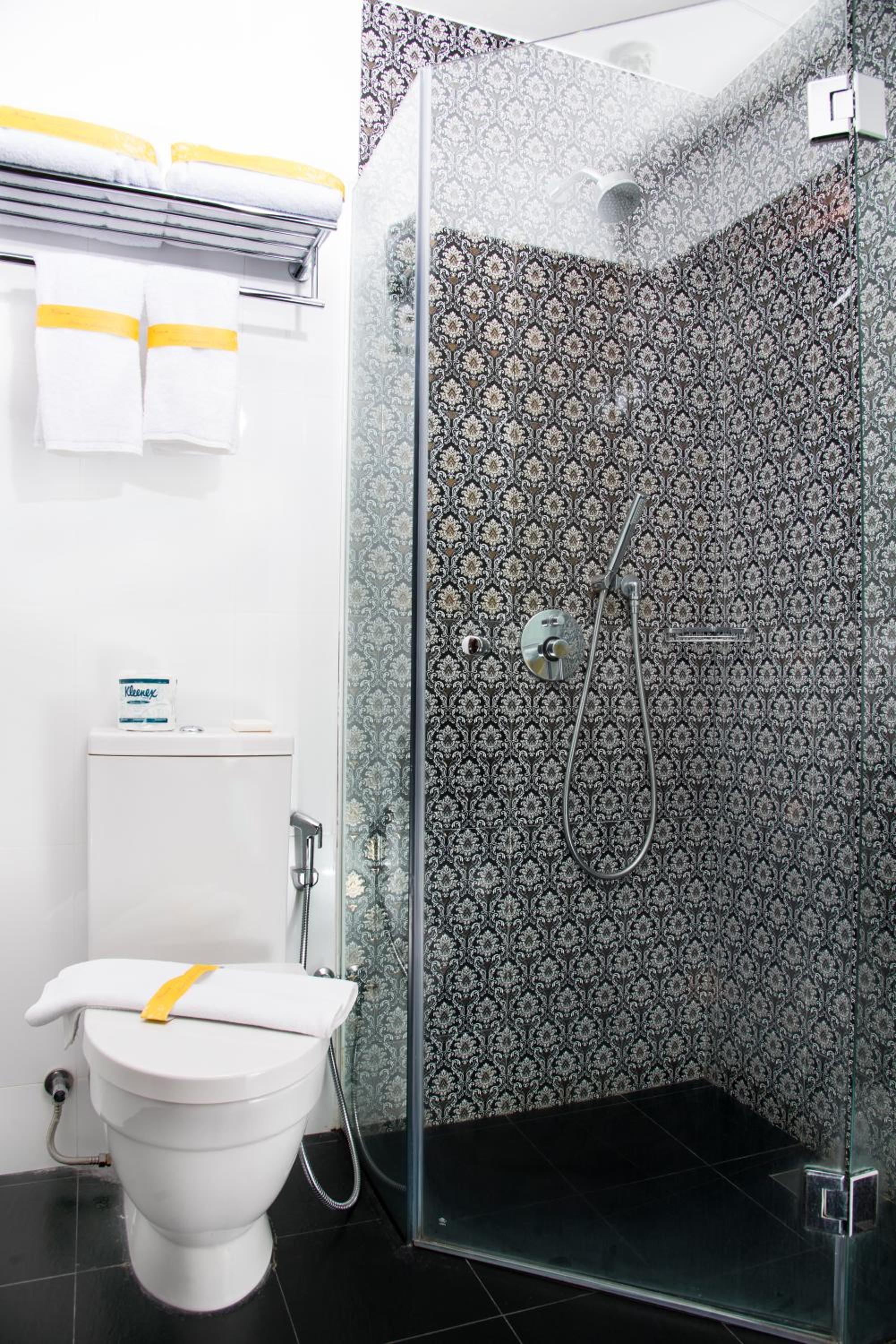 Superior Double Room (No Window) thumbnail 5