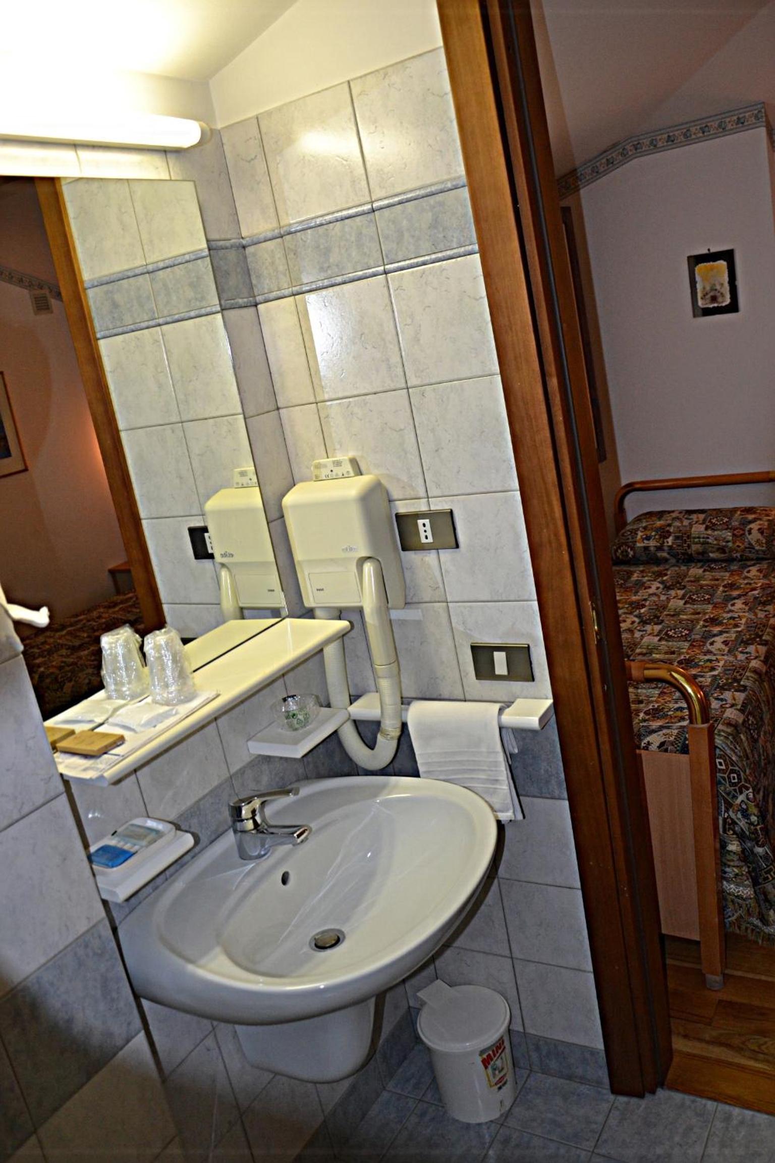 Classic Quadruple Room photo 2