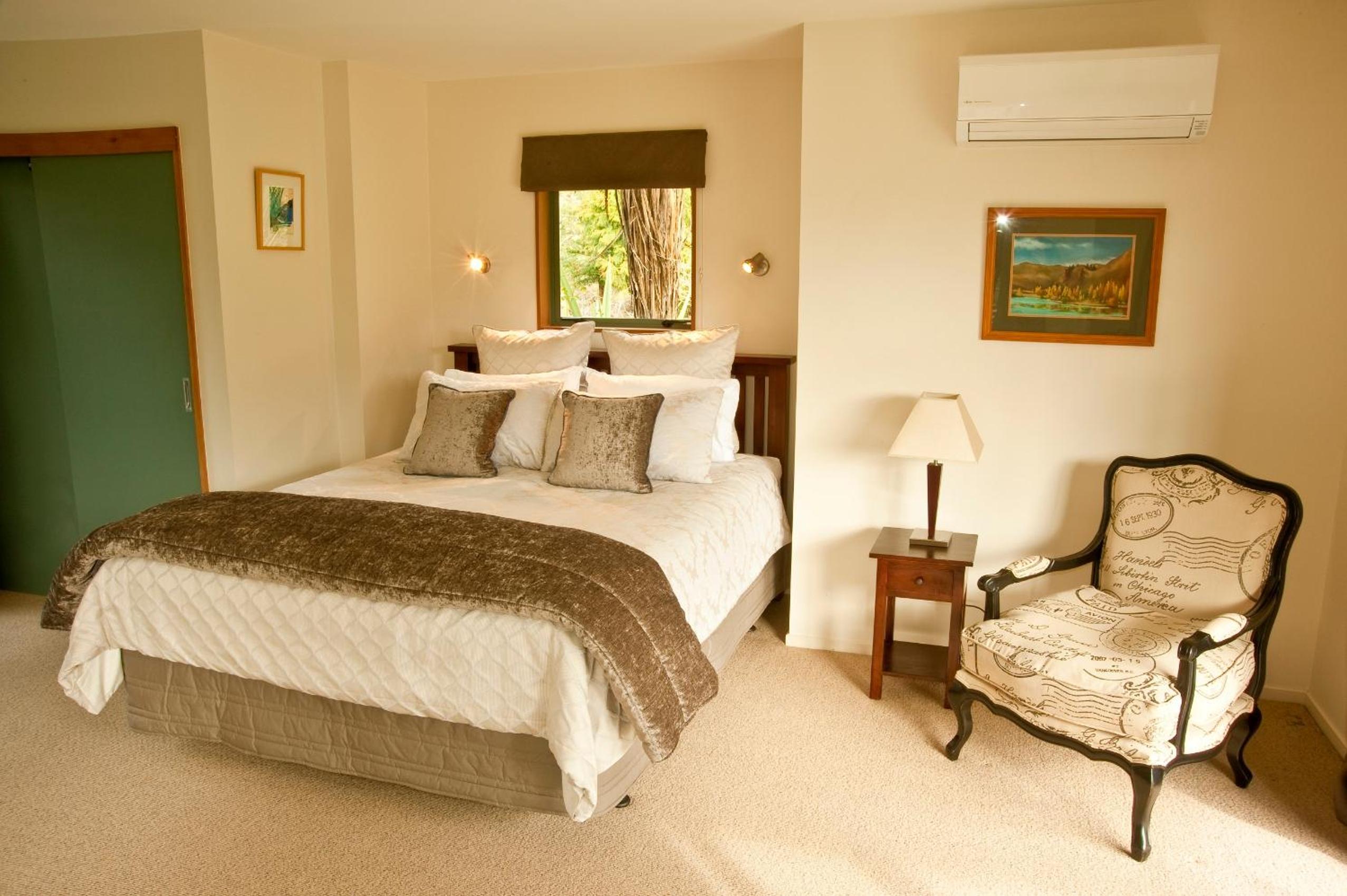 Deluxe King Suite photo 1