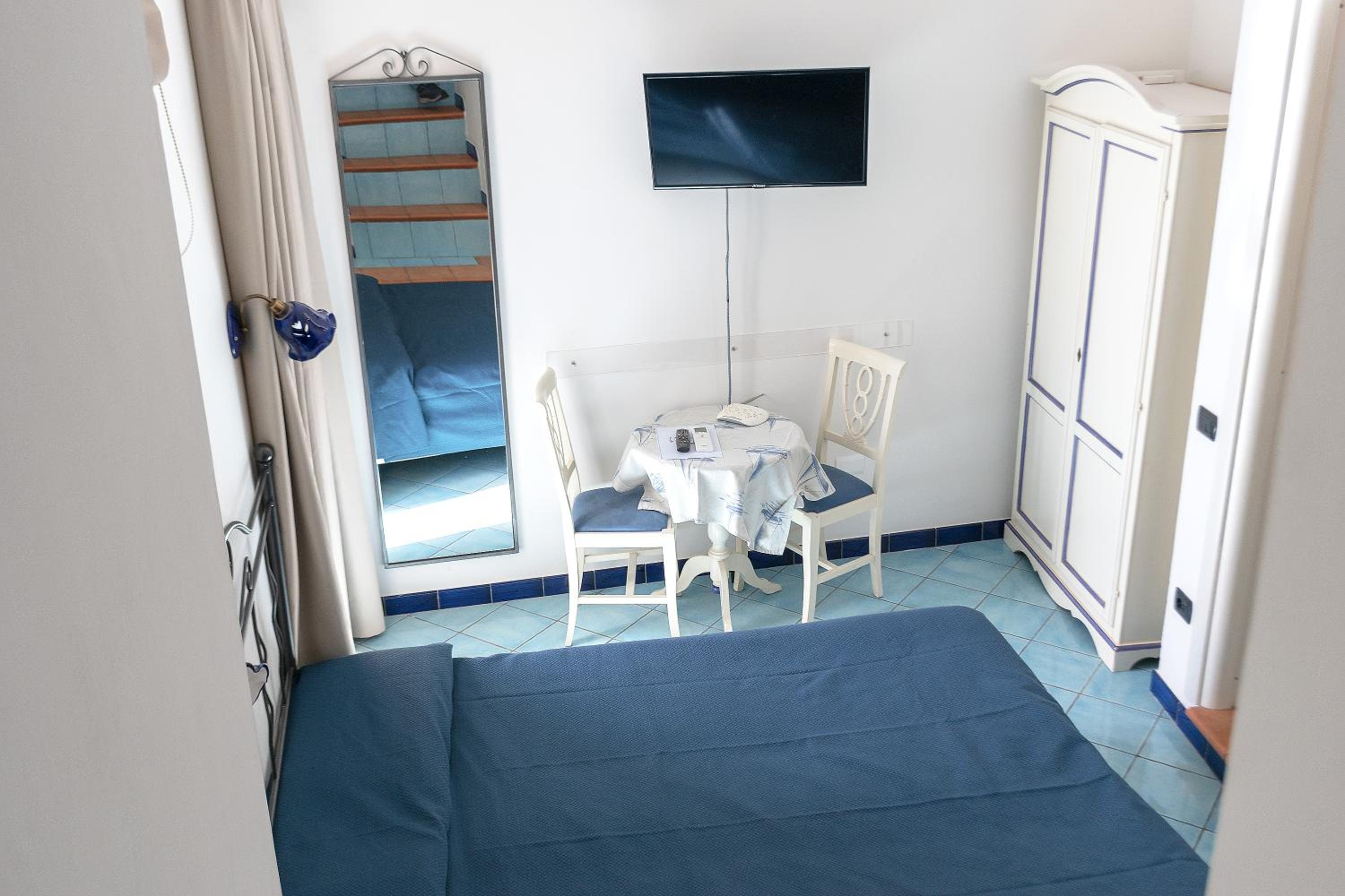 Economy Double Room photo 2