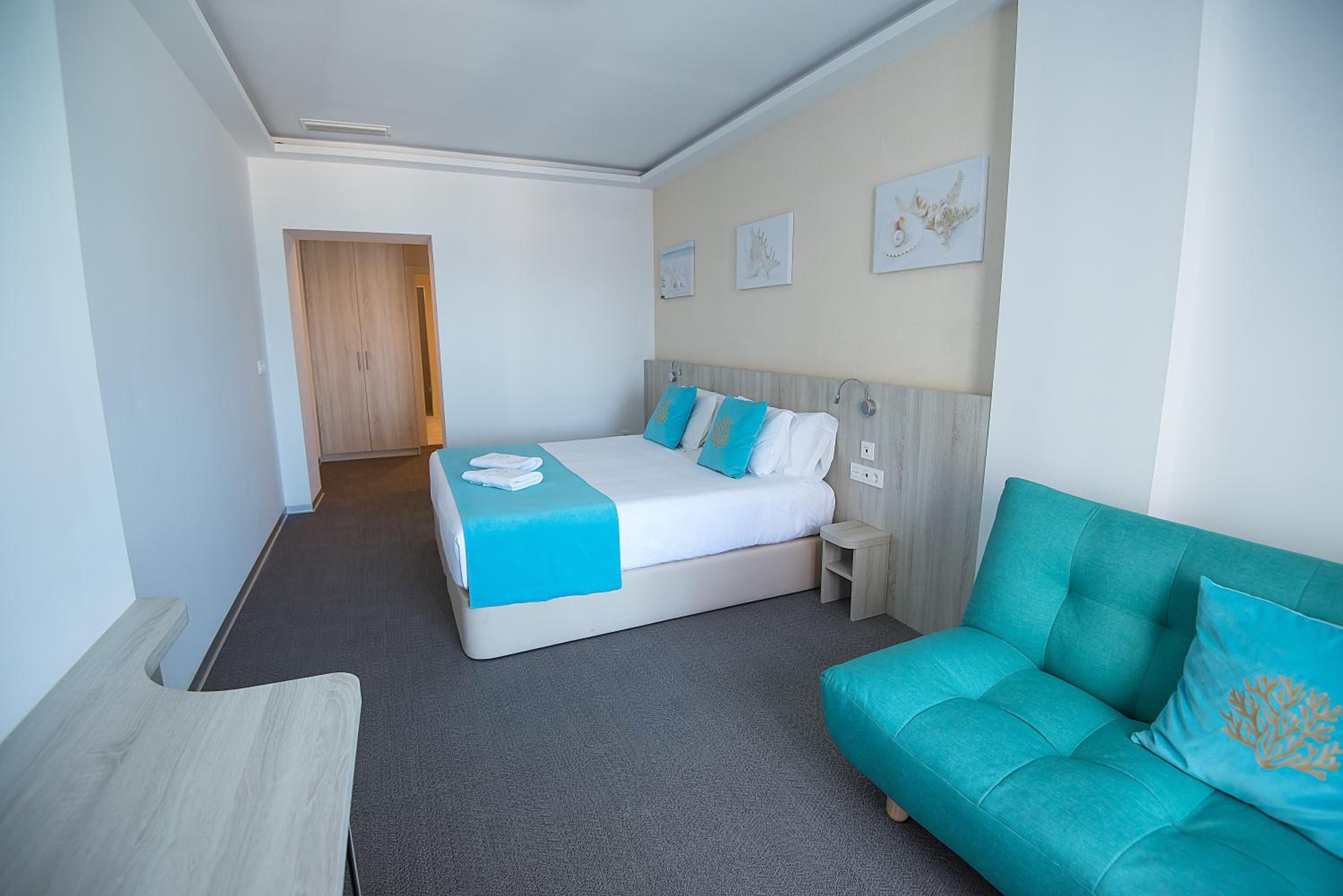 Deluxe Double Room with Sea View - Photo 2
