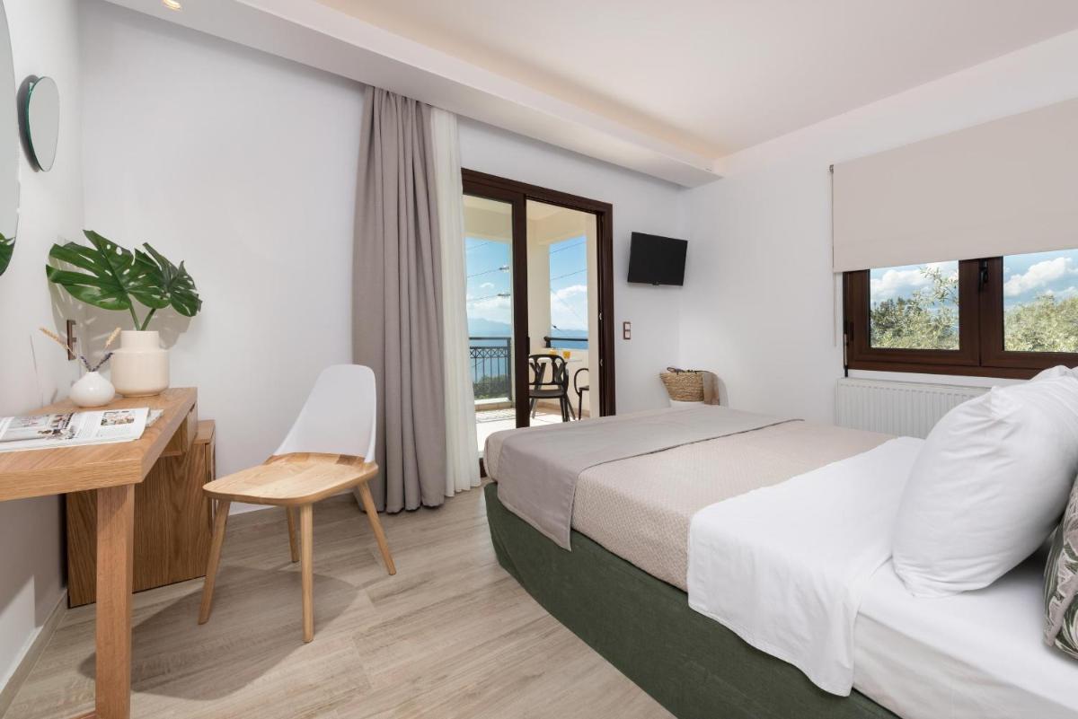 Deluxe Suite with Sea View photo 3