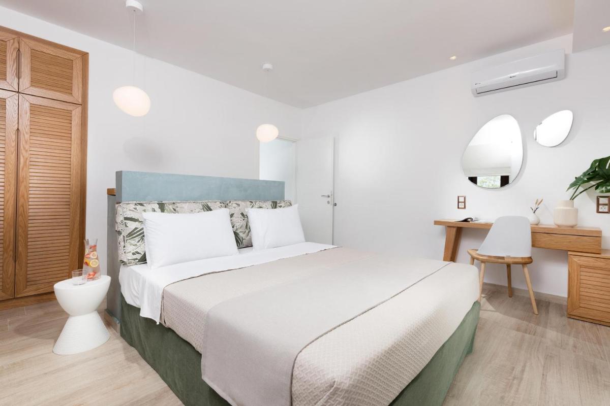Deluxe Suite with Sea View photo 1