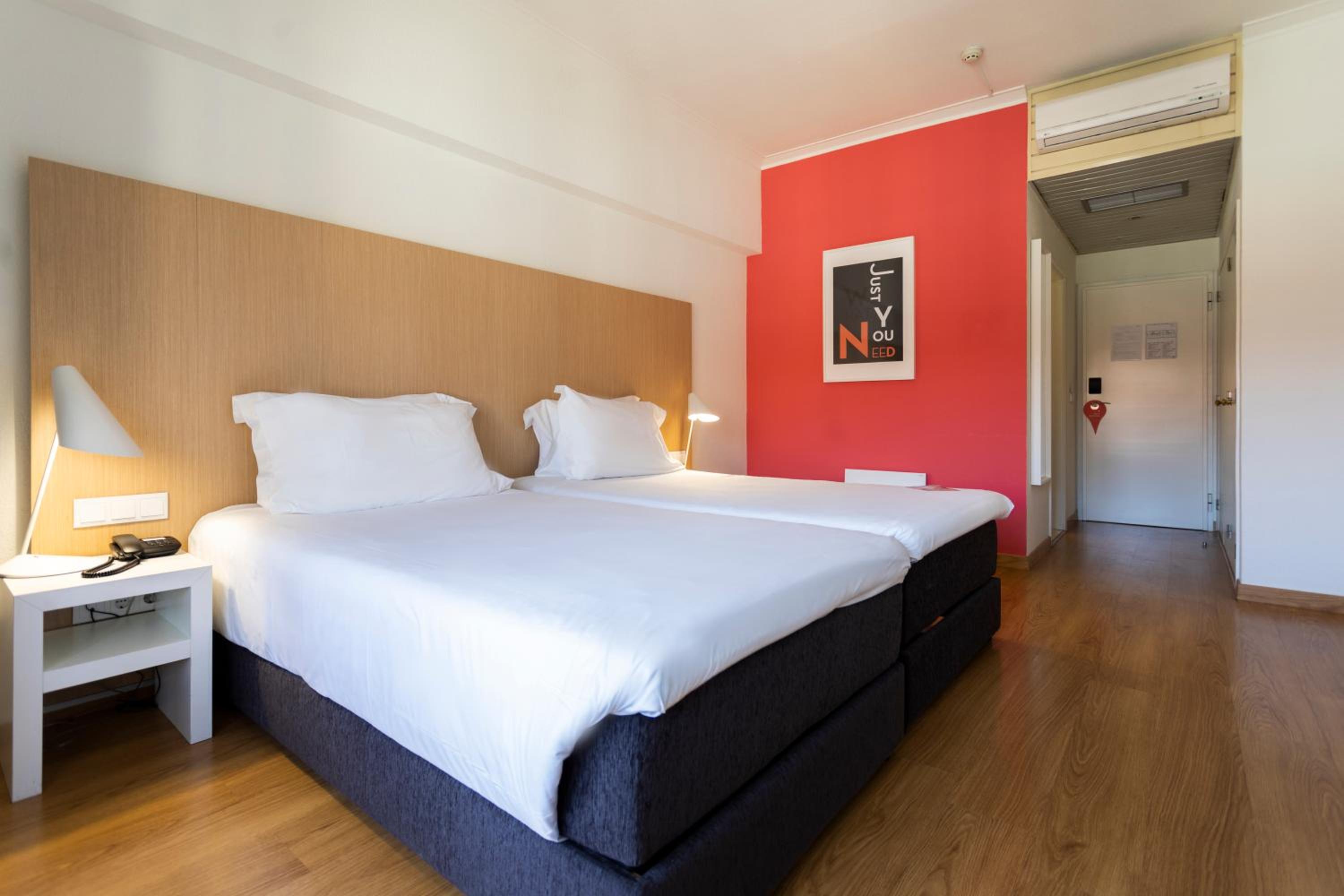Twin Room - Photo 1