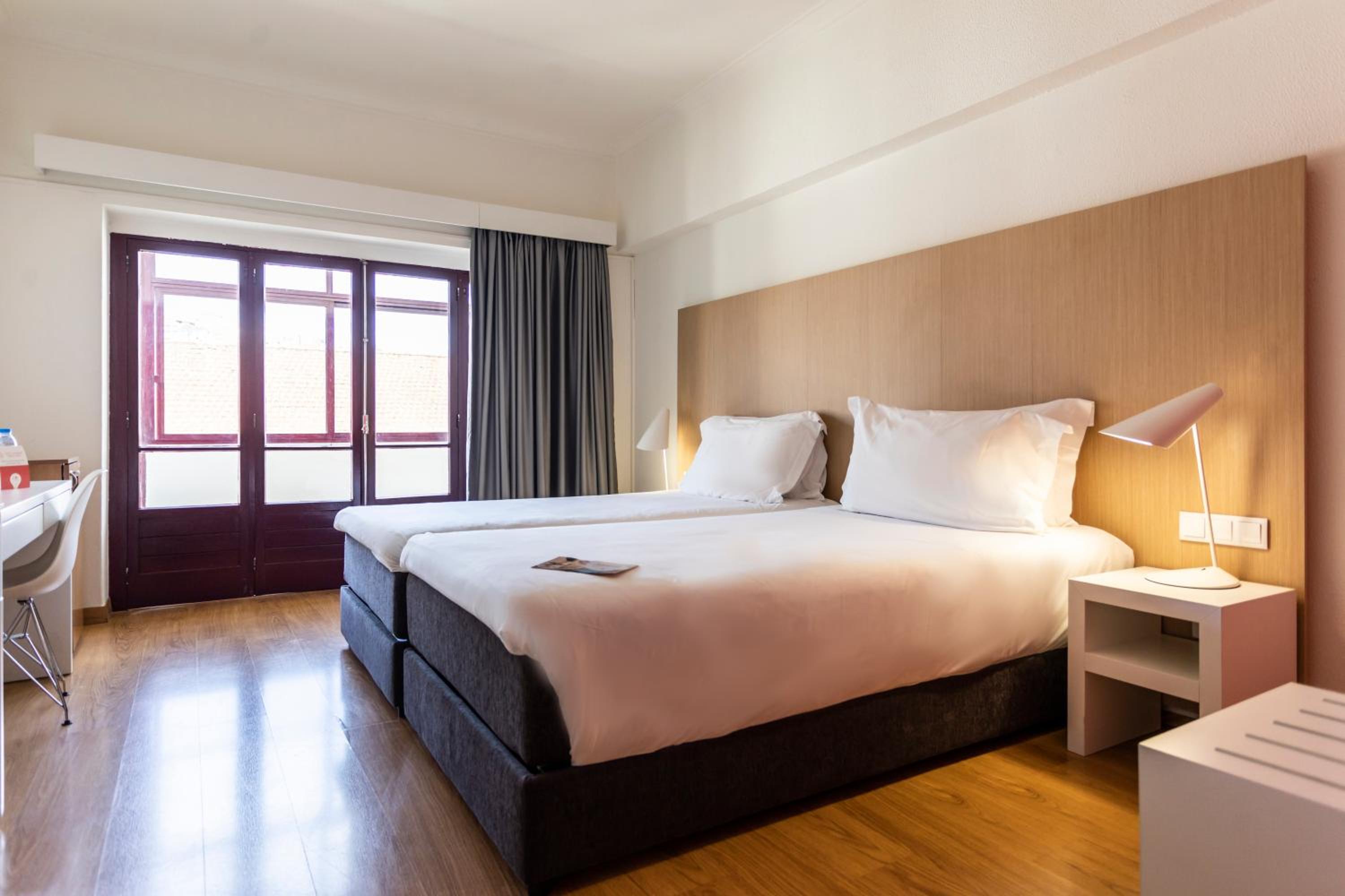 Twin Room - Photo 2
